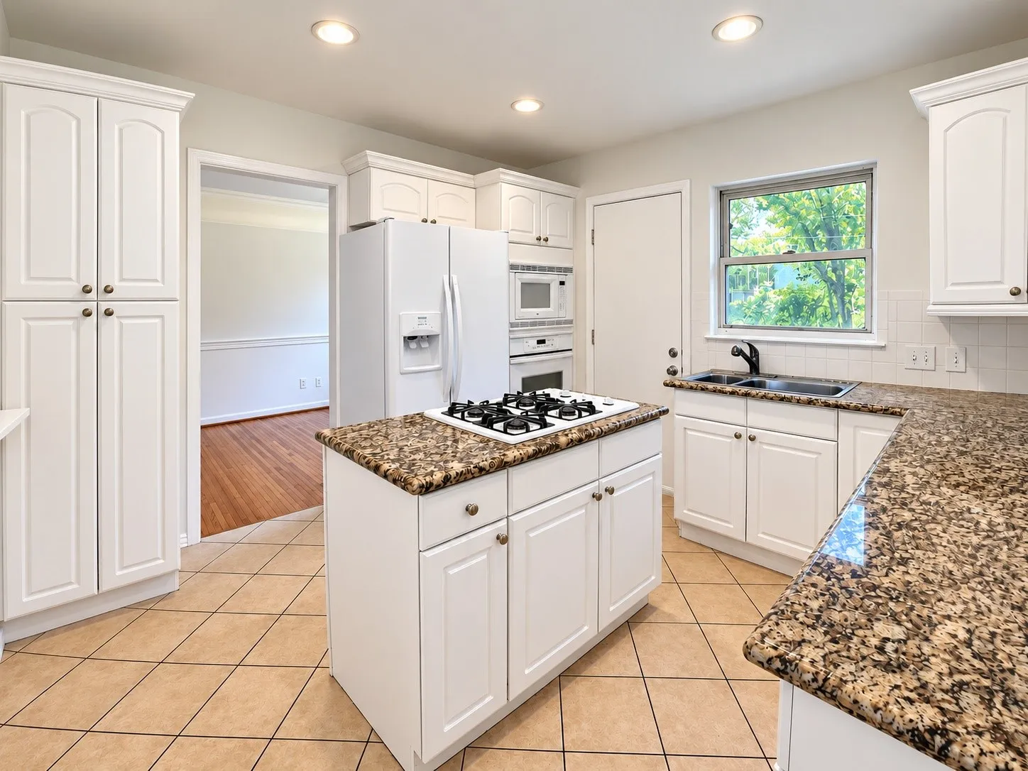 Single Family Residence For Rent in Dallas County , 9926 Dresden Drive, Dallas, Texas 75220, 2 Bedroom, 1 Bathroom, 1 Garage spaces, 893 Sqft, built in 1950, mls#21403732, Real Estate Agent in Dallas, Homes For Rent in Dallas county, Homes For Rent in Dallas, Realtor in Dallas Texas, Real Estate Brokerage Independent Realty Texas, Luminita Cordes Realtor