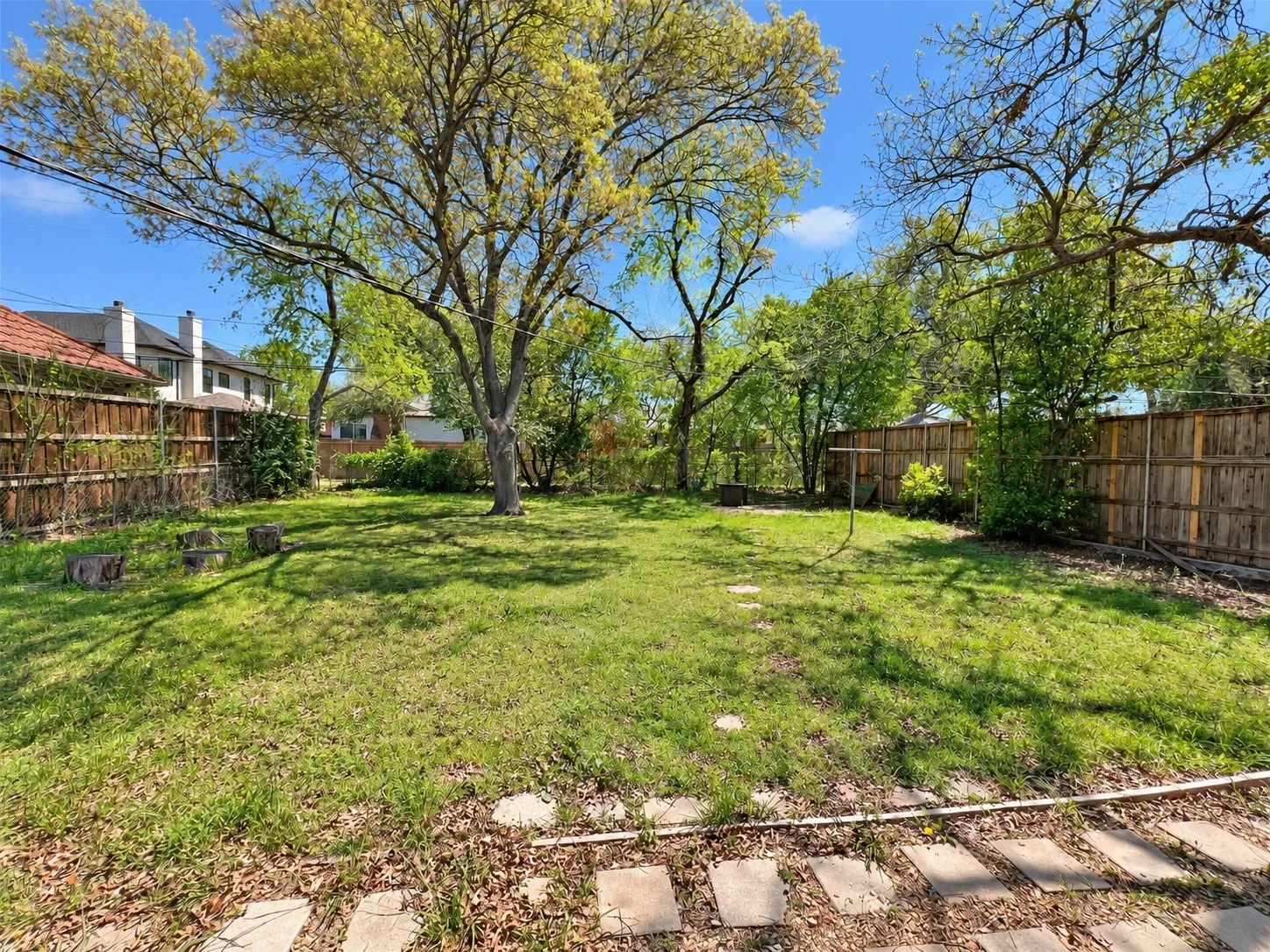 Single Family Residence For Rent in Dallas County , 9926 Dresden Drive, Dallas, Texas 75220, 2 Bedroom, 1 Bathroom, 1 Garage spaces, 893 Sqft, built in 1950, mls#21403732, Real Estate Agent in Dallas, Homes For Rent in Dallas county, Homes For Rent in Dallas, Realtor in Dallas Texas, Real Estate Brokerage Independent Realty Texas, Luminita Cordes Realtor