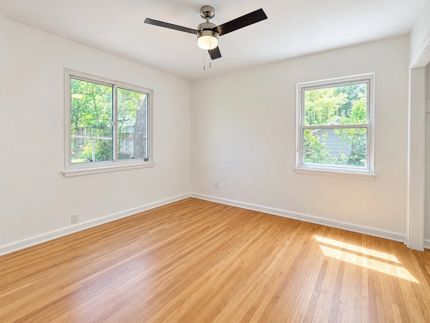 Single Family Residence For Rent in Dallas County , 9926 Dresden Drive, Dallas, Texas 75220, 2 Bedroom, 1 Bathroom, 1 Garage spaces, 893 Sqft, built in 1950, mls#21403732, Real Estate Agent in Dallas, Homes For Rent in Dallas county, Homes For Rent in Dallas, Realtor in Dallas Texas, Real Estate Brokerage Independent Realty Texas, Luminita Cordes Realtor