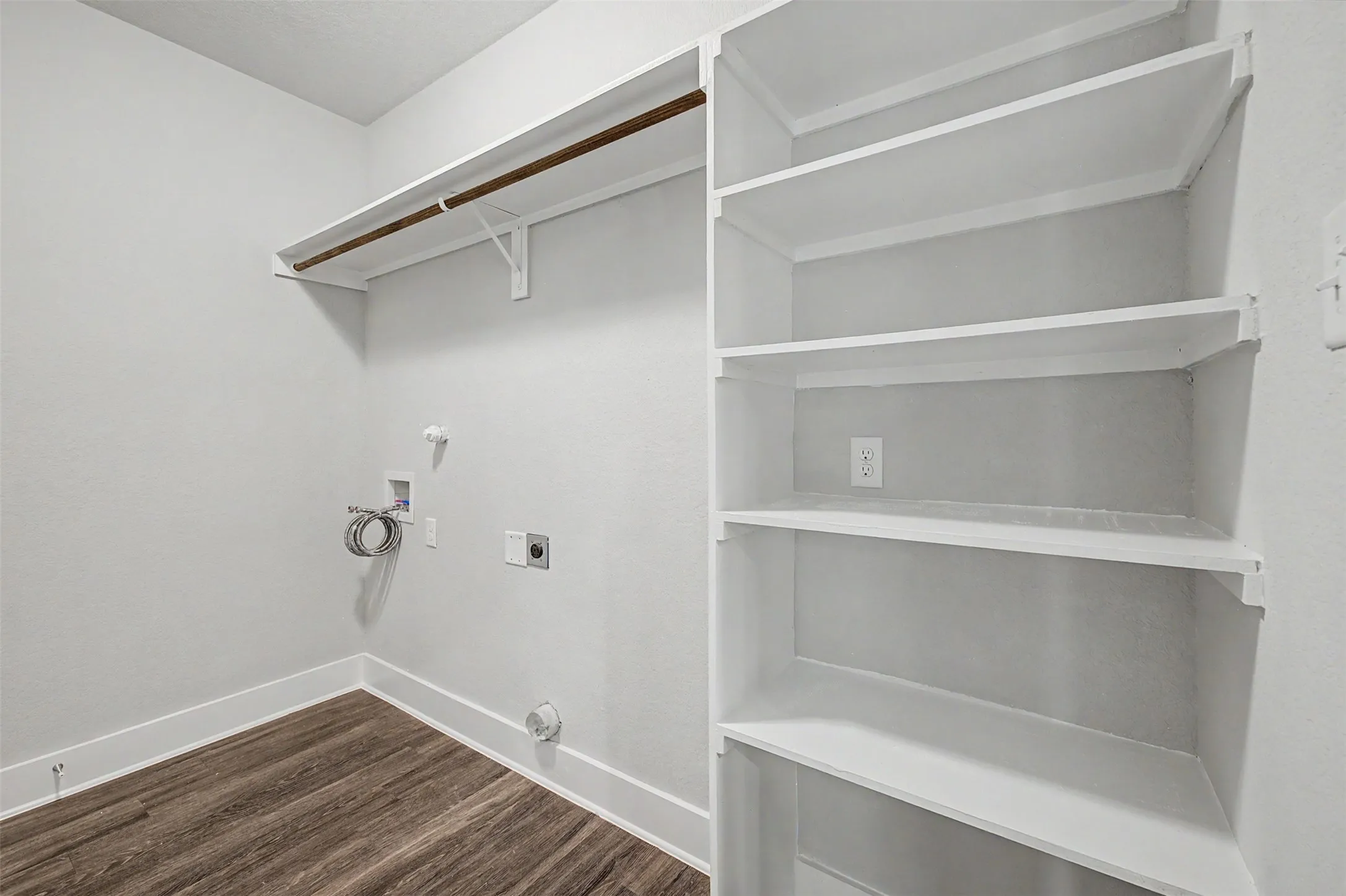 Duplex For Rent in Parker County , 221 Stewart Bend Court, Azle, Texas 76020, 3 Bedroom, 2 Bathroom, 1 Garage spaces, 2,512 Sqft, built in 2016, mls#21403719, Real Estate Agent in Azle, Homes For Rent in Parker county, Homes For Rent in Azle, Realtor in Azle Texas, Real Estate Brokerage Independent Realty Texas, Luminita Cordes Realtor