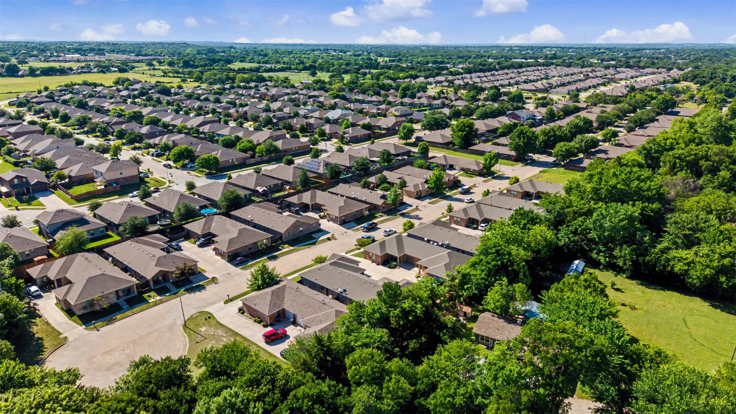 Duplex For Rent in Parker County , 221 Stewart Bend Court, Azle, Texas 76020, 3 Bedroom, 2 Bathroom, 1 Garage spaces, 2,512 Sqft, built in 2016, mls#21403719, Real Estate Agent in Azle, Homes For Rent in Parker county, Homes For Rent in Azle, Realtor in Azle Texas, Real Estate Brokerage Independent Realty Texas, Luminita Cordes Realtor