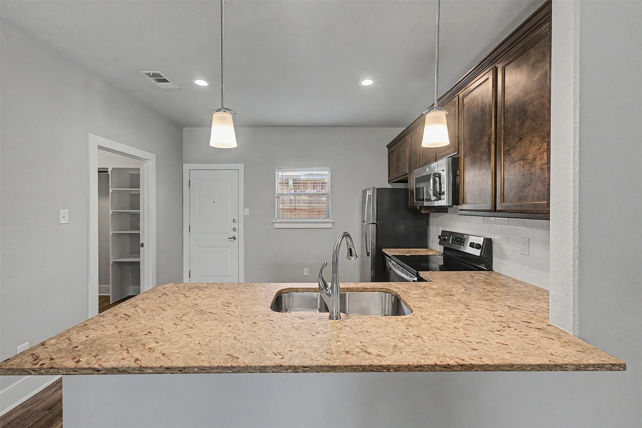 Duplex For Rent in Parker County , 221 Stewart Bend Court, Azle, Texas 76020, 3 Bedroom, 2 Bathroom, 1 Garage spaces, 2,512 Sqft, built in 2016, mls#21403719, Real Estate Agent in Azle, Homes For Rent in Parker county, Homes For Rent in Azle, Realtor in Azle Texas, Real Estate Brokerage Independent Realty Texas, Luminita Cordes Realtor