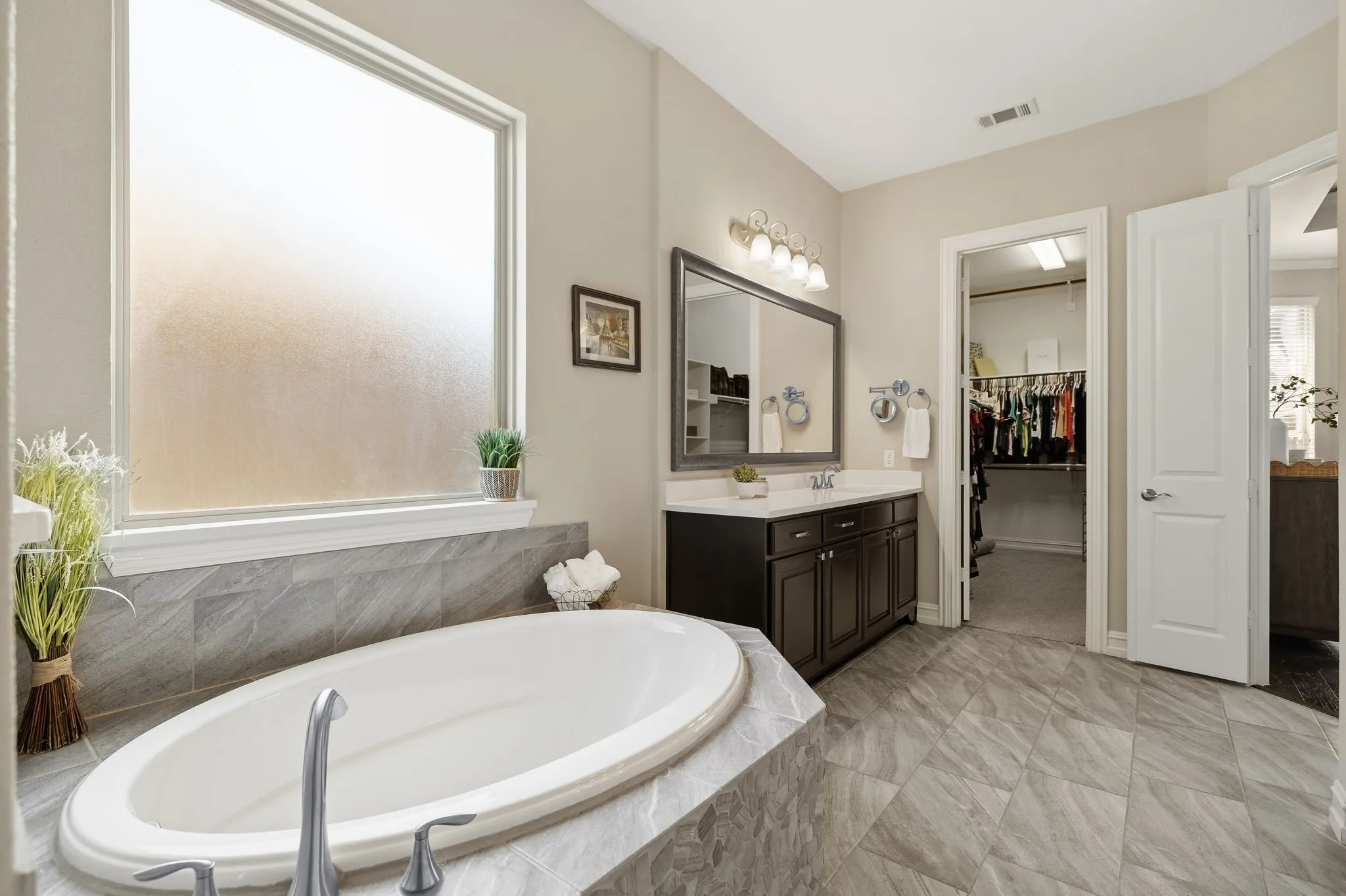 Single Family Residence For Sale in Collin County , 11109 Villa Canales Lane, Frisco, Texas 75035, 4 Bedroom, 4 Bathroom, 2 Garage spaces, 4,172 Sqft, built in 2018, mls#21403289, Real Estate Agent in Frisco, Homes For Sale in Collin county, Homes For Sale in Frisco, Realtor in Frisco Texas, Real Estate Brokerage Independent Realty Texas, Luminita Cordes Realtor