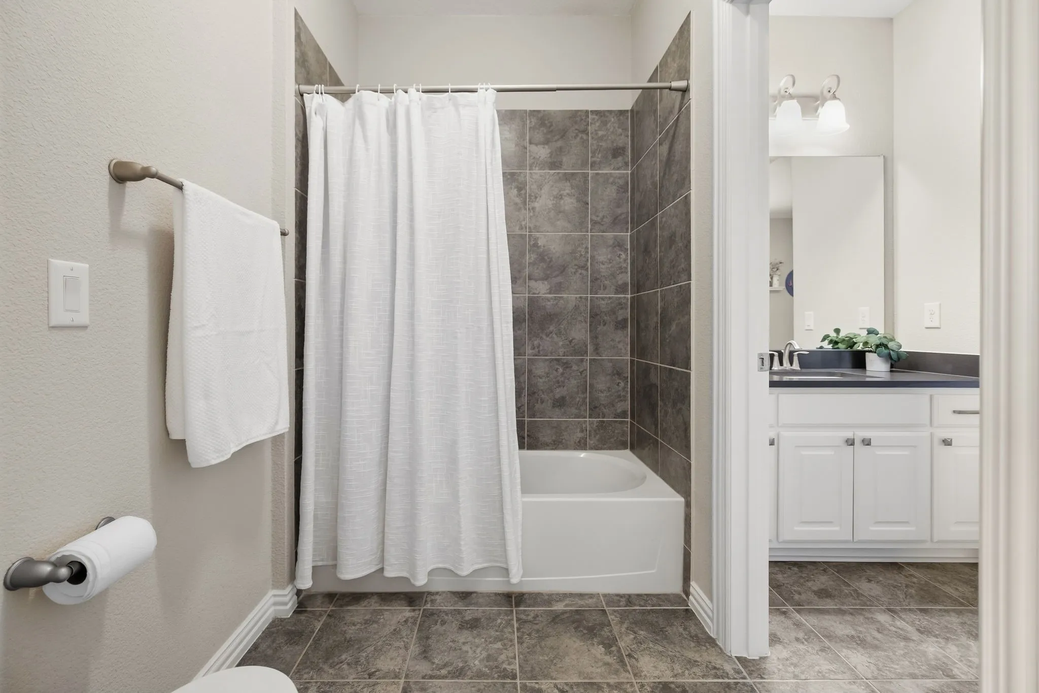 Single Family Residence For Sale in Collin County , 11109 Villa Canales Lane, Frisco, Texas 75035, 4 Bedroom, 4 Bathroom, 2 Garage spaces, 4,172 Sqft, built in 2018, mls#21403289, Real Estate Agent in Frisco, Homes For Sale in Collin county, Homes For Sale in Frisco, Realtor in Frisco Texas, Real Estate Brokerage Independent Realty Texas, Luminita Cordes Realtor