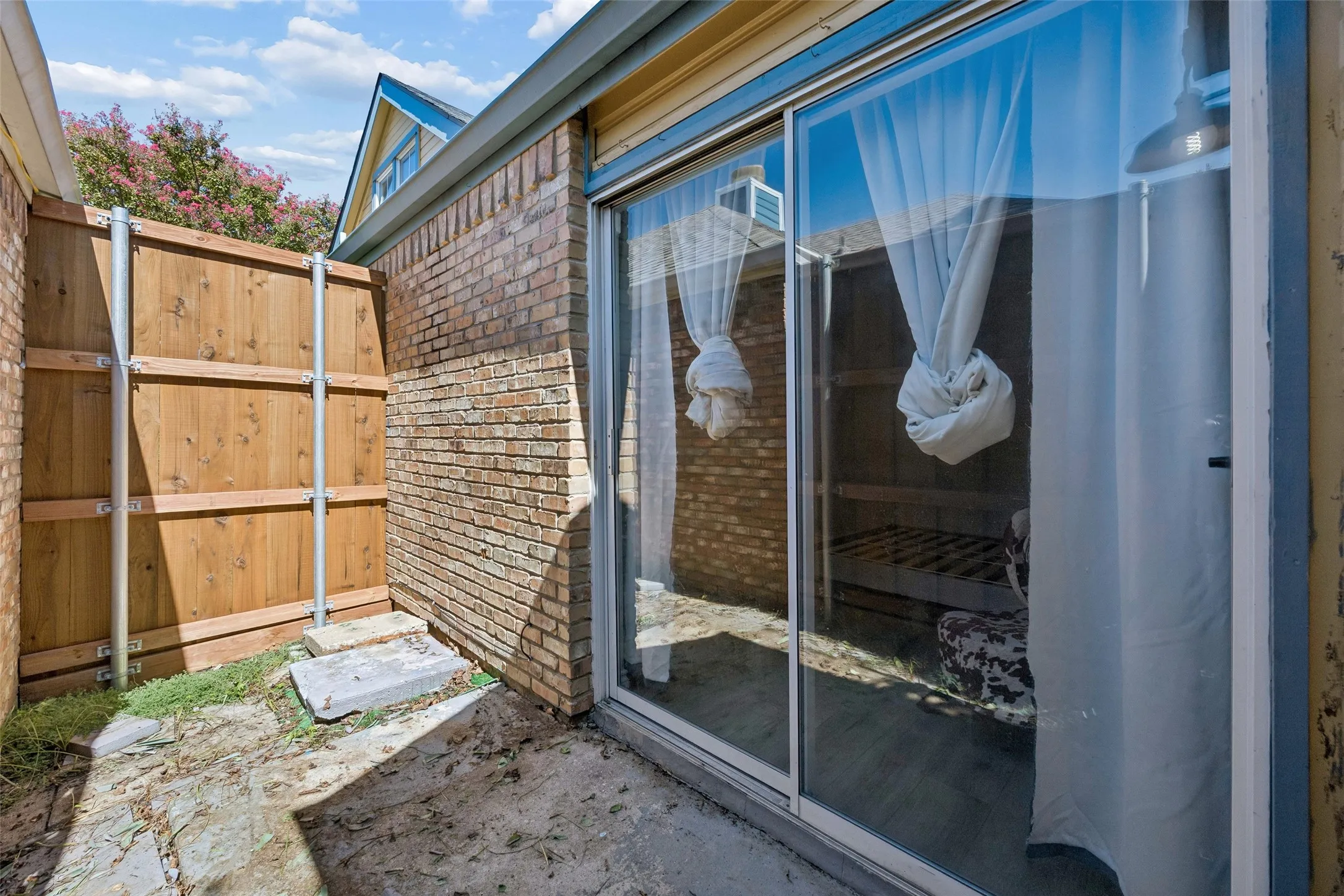 Single Family Residence For Sale in Dallas County , 10919 Gable Circle, Dallas, Texas 75229, 2 Bedroom, 2 Bathroom, 1 Garage spaces, 1,078 Sqft, built in 1983, mls#21402256, Real Estate Agent in Dallas, Homes For Sale in Dallas county, Homes For Sale in Dallas, Realtor in Dallas Texas, Real Estate Brokerage Independent Realty Texas, Luminita Cordes Realtor