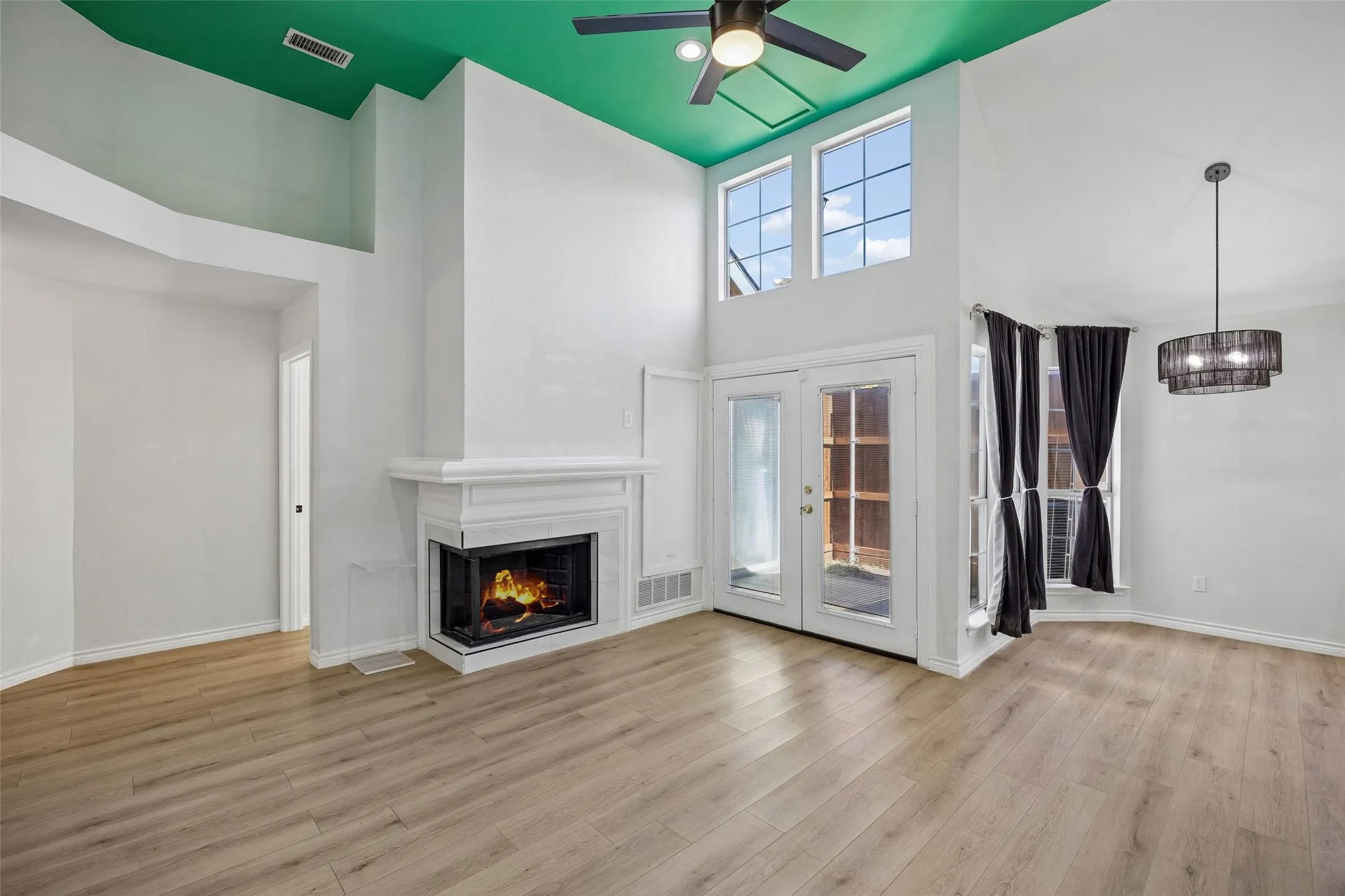 Single Family Residence For Sale in Dallas County , 10919 Gable Circle, Dallas, Texas 75229, 2 Bedroom, 2 Bathroom, 1 Garage spaces, 1,078 Sqft, built in 1983, mls#21402256, Real Estate Agent in Dallas, Homes For Sale in Dallas county, Homes For Sale in Dallas, Realtor in Dallas Texas, Real Estate Brokerage Independent Realty Texas, Luminita Cordes Realtor