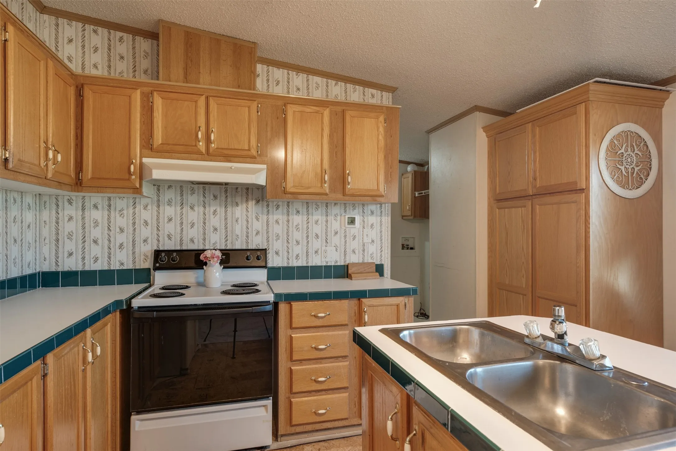Single Family Residence For Sale in Wichita County , 1001 S FM 369, Burkburnett, Texas 76354, 3 Bedroom, 2 Bathroom, Garage spaces, 1,344 Sqft, built in 1999, mls#21388537, Real Estate Agent in Burkburnett, Homes For Sale in Wichita county, Homes For Sale in Burkburnett, Realtor in Burkburnett Texas, Real Estate Brokerage Independent Realty Texas, Luminita Cordes Realtor