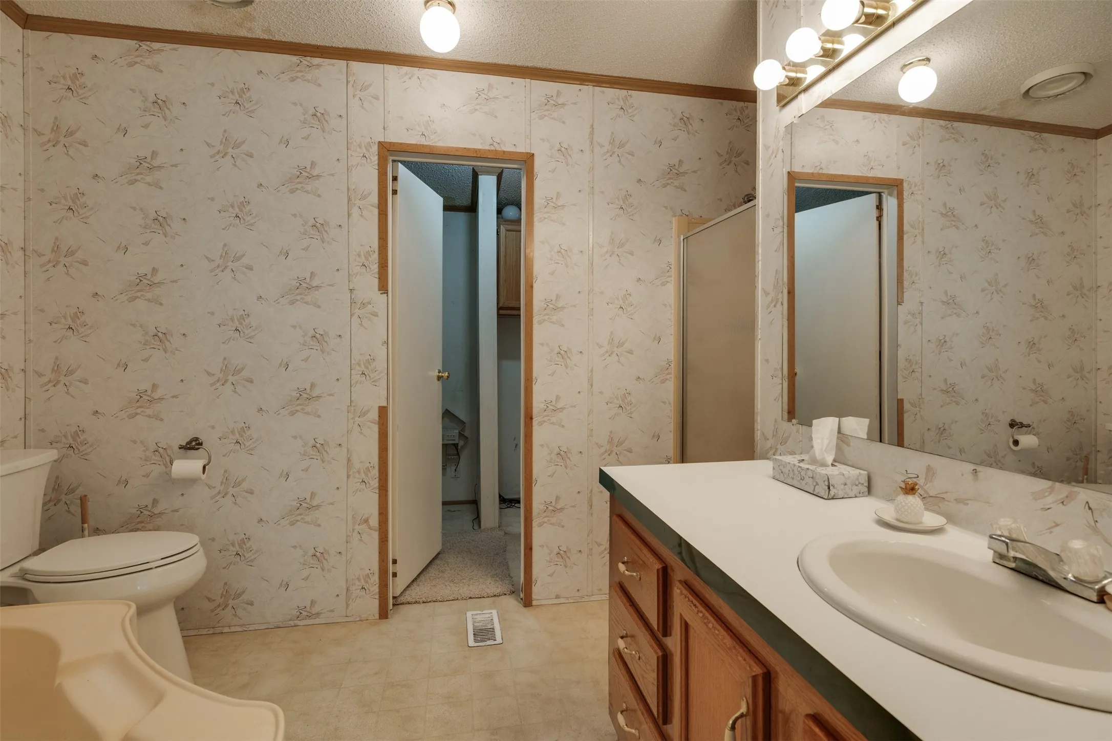 Single Family Residence For Sale in Wichita County , 1001 S FM 369, Burkburnett, Texas 76354, 3 Bedroom, 2 Bathroom, Garage spaces, 1,344 Sqft, built in 1999, mls#21388537, Real Estate Agent in Burkburnett, Homes For Sale in Wichita county, Homes For Sale in Burkburnett, Realtor in Burkburnett Texas, Real Estate Brokerage Independent Realty Texas, Luminita Cordes Realtor
