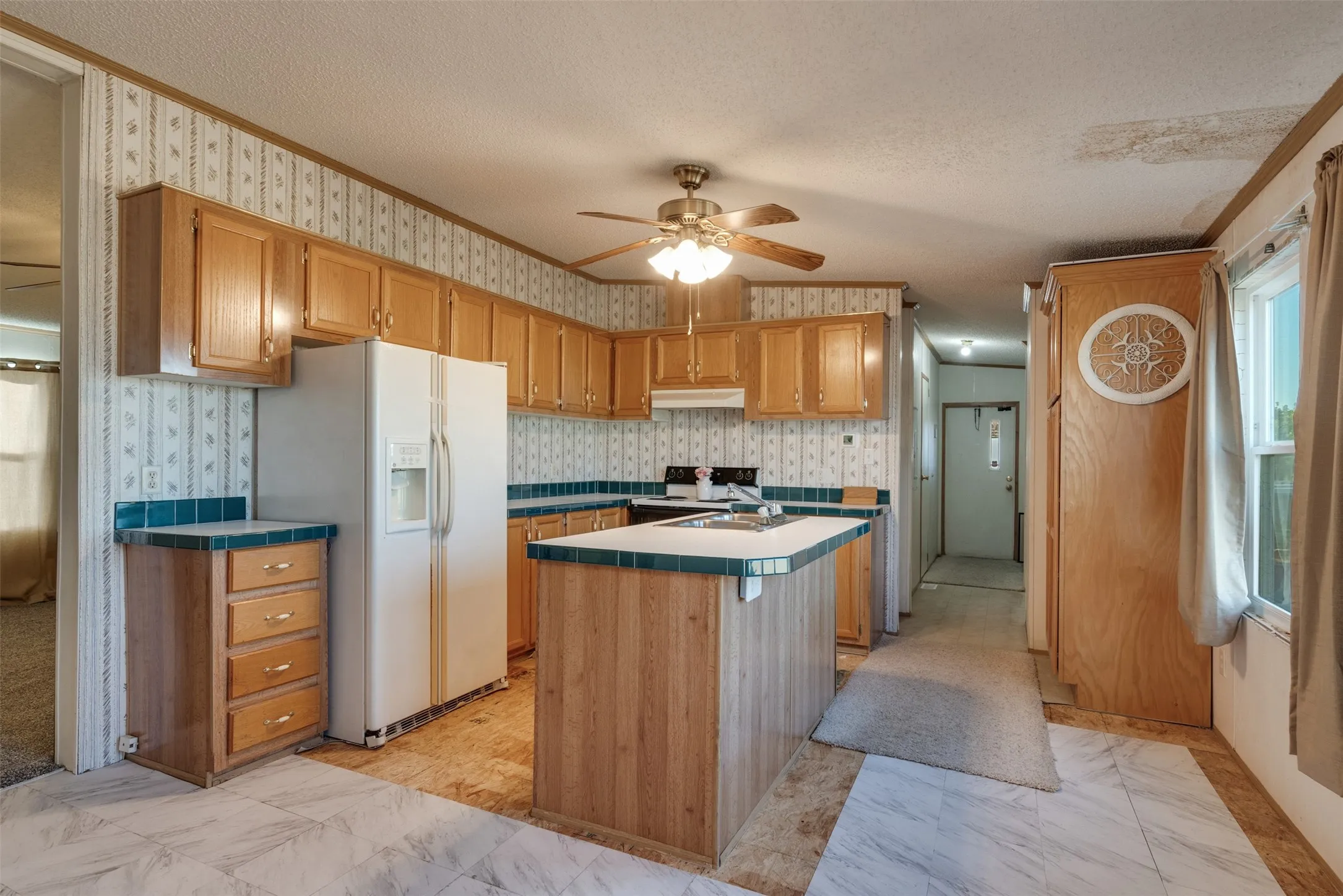 Single Family Residence For Sale in Wichita County , 1001 S FM 369, Burkburnett, Texas 76354, 3 Bedroom, 2 Bathroom, Garage spaces, 1,344 Sqft, built in 1999, mls#21388537, Real Estate Agent in Burkburnett, Homes For Sale in Wichita county, Homes For Sale in Burkburnett, Realtor in Burkburnett Texas, Real Estate Brokerage Independent Realty Texas, Luminita Cordes Realtor