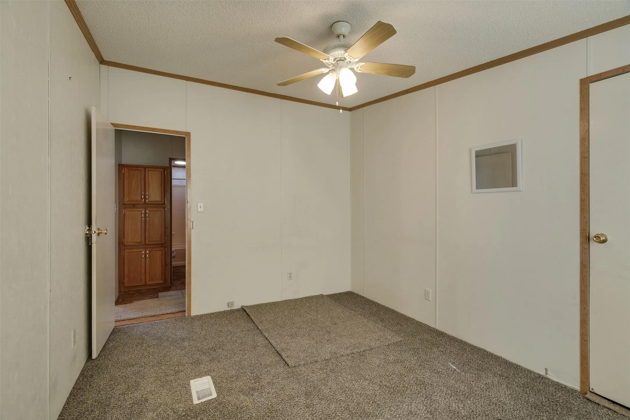 Single Family Residence For Sale in Wichita County , 1001 S FM 369, Burkburnett, Texas 76354, 3 Bedroom, 2 Bathroom, Garage spaces, 1,344 Sqft, built in 1999, mls#21388537, Real Estate Agent in Burkburnett, Homes For Sale in Wichita county, Homes For Sale in Burkburnett, Realtor in Burkburnett Texas, Real Estate Brokerage Independent Realty Texas, Luminita Cordes Realtor