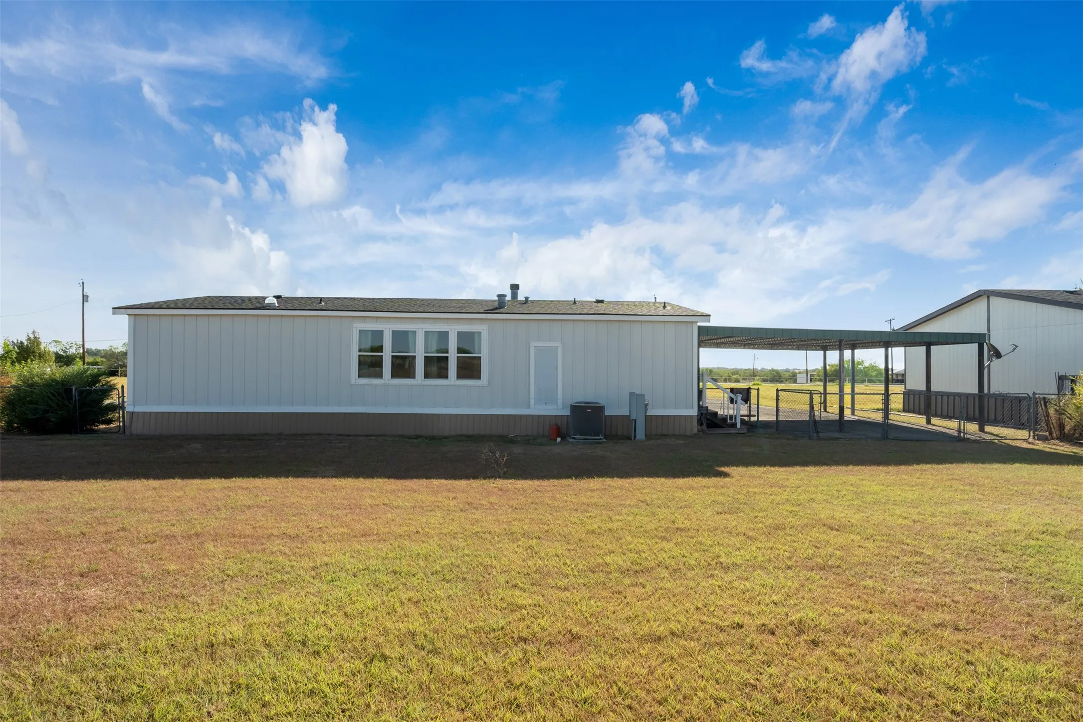 Single Family Residence For Sale in Wichita County , 1001 S FM 369, Burkburnett, Texas 76354, 3 Bedroom, 2 Bathroom, Garage spaces, 1,344 Sqft, built in 1999, mls#21388537, Real Estate Agent in Burkburnett, Homes For Sale in Wichita county, Homes For Sale in Burkburnett, Realtor in Burkburnett Texas, Real Estate Brokerage Independent Realty Texas, Luminita Cordes Realtor