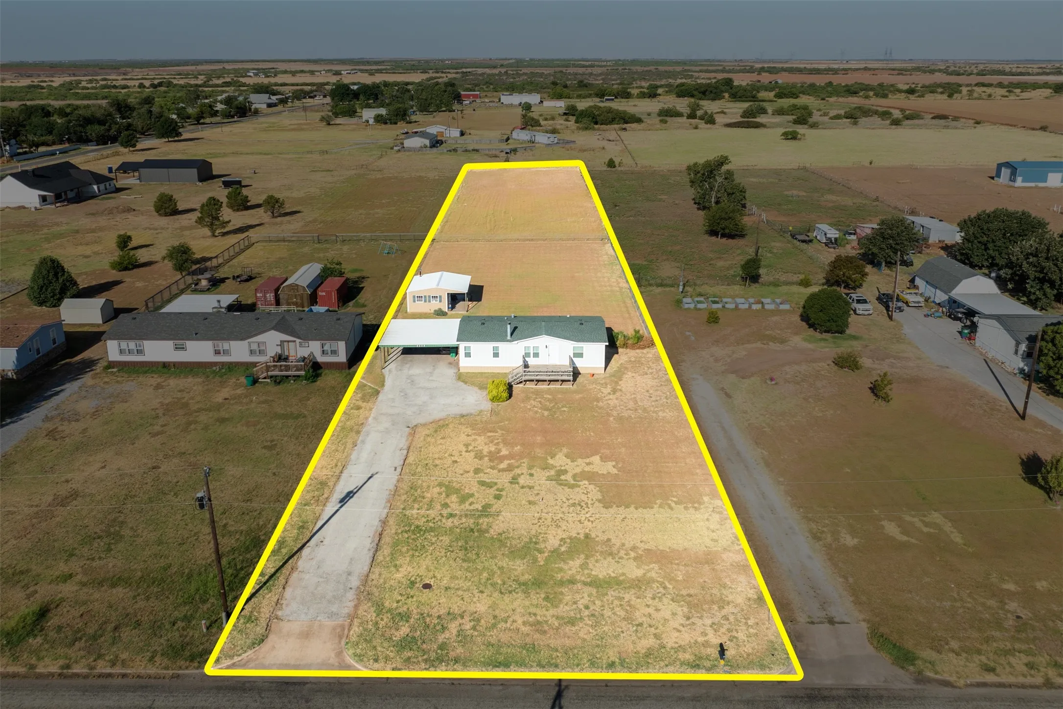 Single Family Residence For Sale in Wichita County , 1001 S FM 369, Burkburnett, Texas 76354, 3 Bedroom, 2 Bathroom, Garage spaces, 1,344 Sqft, built in 1999, mls#21388537, Real Estate Agent in Burkburnett, Homes For Sale in Wichita county, Homes For Sale in Burkburnett, Realtor in Burkburnett Texas, Real Estate Brokerage Independent Realty Texas, Luminita Cordes Realtor