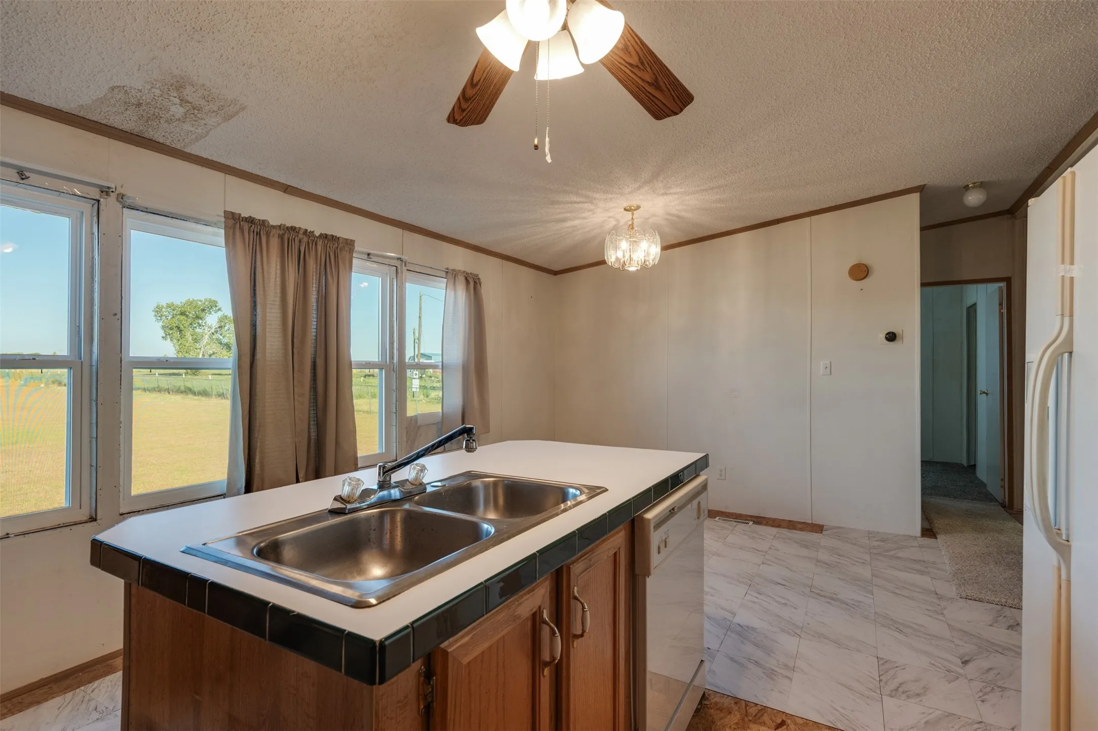 Single Family Residence For Sale in Wichita County , 1001 S FM 369, Burkburnett, Texas 76354, 3 Bedroom, 2 Bathroom, Garage spaces, 1,344 Sqft, built in 1999, mls#21388537, Real Estate Agent in Burkburnett, Homes For Sale in Wichita county, Homes For Sale in Burkburnett, Realtor in Burkburnett Texas, Real Estate Brokerage Independent Realty Texas, Luminita Cordes Realtor