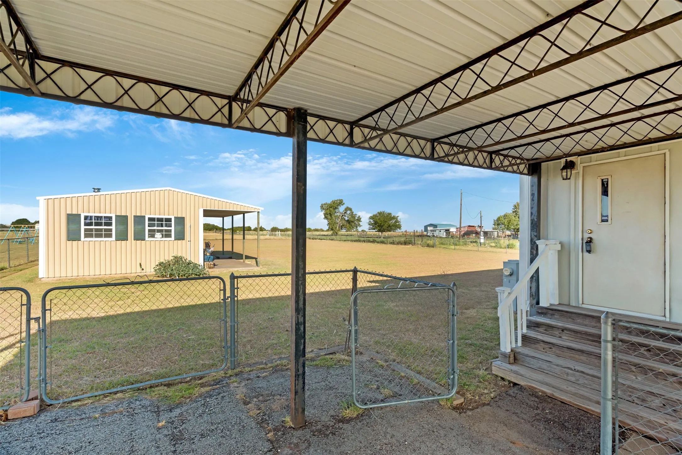 Single Family Residence For Sale in Wichita County , 1001 S FM 369, Burkburnett, Texas 76354, 3 Bedroom, 2 Bathroom, Garage spaces, 1,344 Sqft, built in 1999, mls#21388537, Real Estate Agent in Burkburnett, Homes For Sale in Wichita county, Homes For Sale in Burkburnett, Realtor in Burkburnett Texas, Real Estate Brokerage Independent Realty Texas, Luminita Cordes Realtor