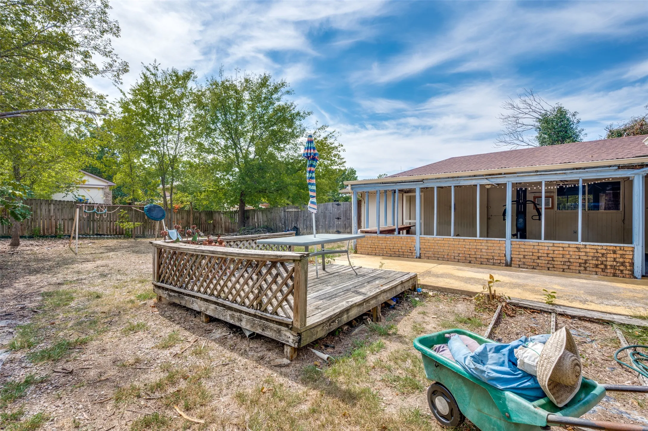 Single Family Residence For Sale in Dallas County , 504 Pheasant Lane, De Soto, Texas 75115, 4 Bedroom, 3 Bathroom, 2 Garage spaces, 1,975 Sqft, built in 1981, mls#21403630, Real Estate Agent in De Soto, Homes For Sale in Dallas county, Homes For Sale in De Soto, Realtor in De Soto Texas, Real Estate Brokerage Independent Realty Texas, Luminita Cordes Realtor