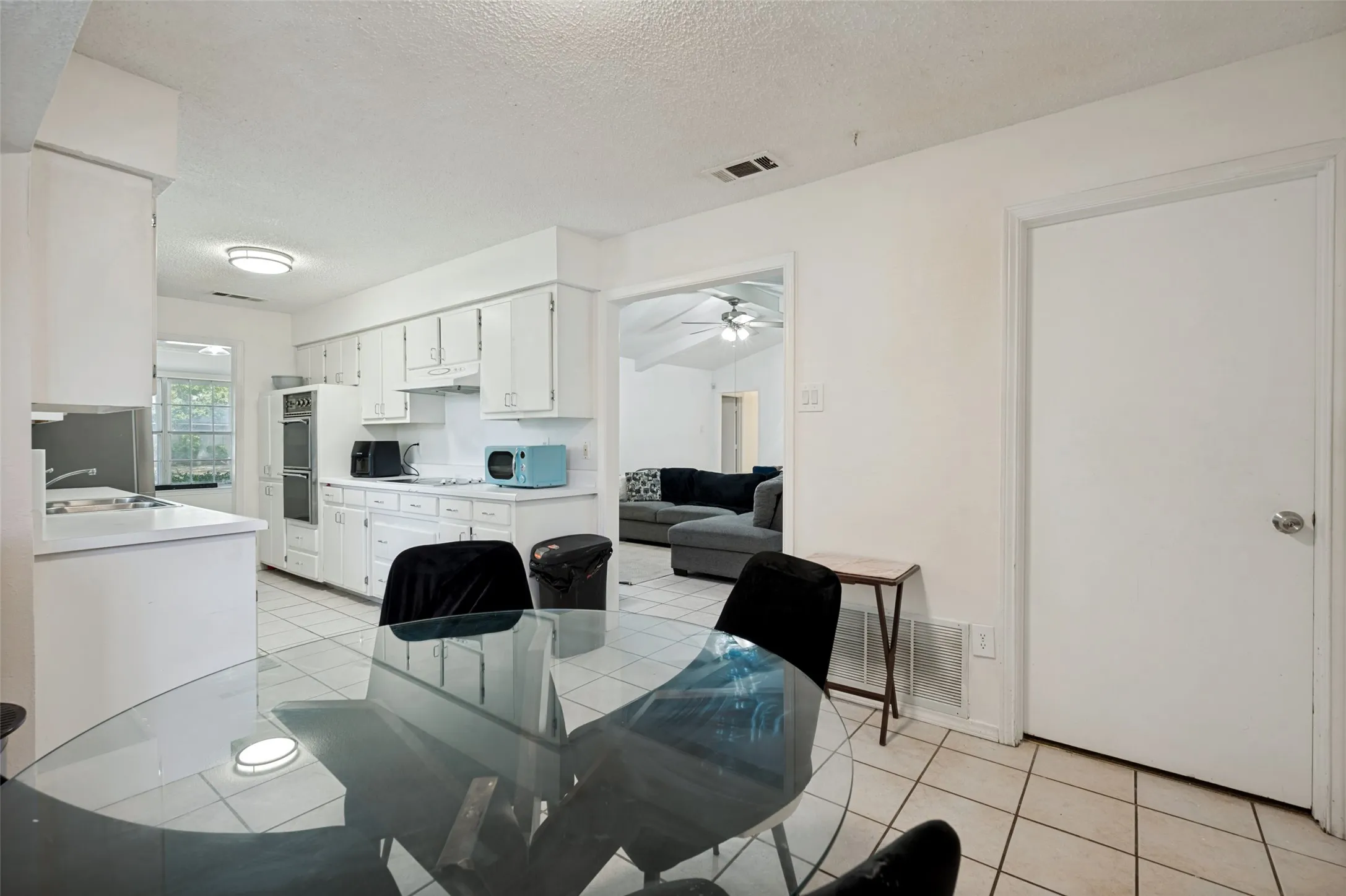 Single Family Residence For Sale in Dallas County , 504 Pheasant Lane, De Soto, Texas 75115, 4 Bedroom, 3 Bathroom, 2 Garage spaces, 1,975 Sqft, built in 1981, mls#21403630, Real Estate Agent in De Soto, Homes For Sale in Dallas county, Homes For Sale in De Soto, Realtor in De Soto Texas, Real Estate Brokerage Independent Realty Texas, Luminita Cordes Realtor