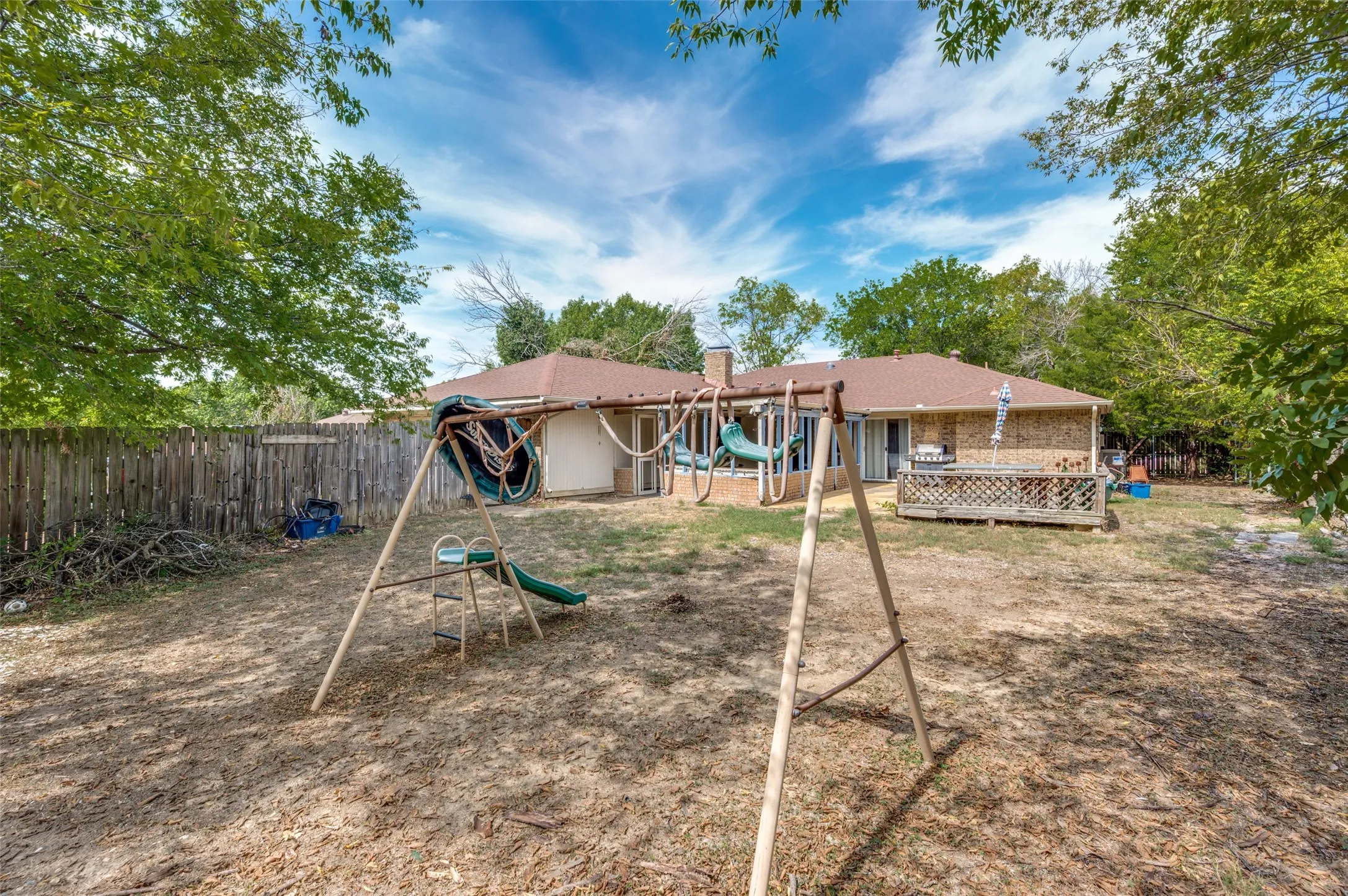 Single Family Residence For Sale in Dallas County , 504 Pheasant Lane, De Soto, Texas 75115, 4 Bedroom, 3 Bathroom, 2 Garage spaces, 1,975 Sqft, built in 1981, mls#21403630, Real Estate Agent in De Soto, Homes For Sale in Dallas county, Homes For Sale in De Soto, Realtor in De Soto Texas, Real Estate Brokerage Independent Realty Texas, Luminita Cordes Realtor