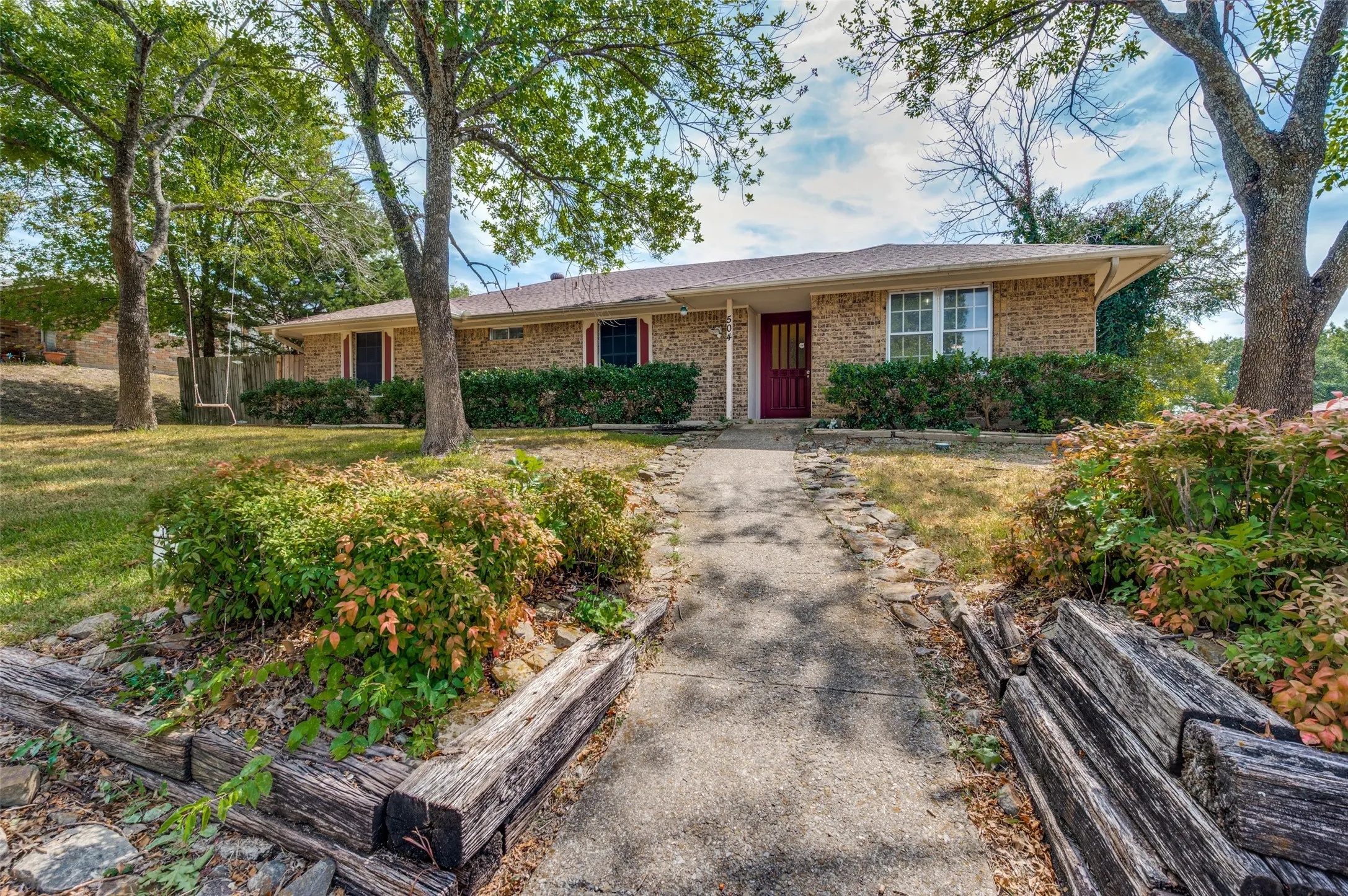 Single Family Residence For Sale in Dallas County , 504 Pheasant Lane, De Soto, Texas 75115, 4 Bedroom, 3 Bathroom, 2 Garage spaces, 1,975 Sqft, built in 1981, mls#21403630, Real Estate Agent in De Soto, Homes For Sale in Dallas county, Homes For Sale in De Soto, Realtor in De Soto Texas, Real Estate Brokerage Independent Realty Texas, Luminita Cordes Realtor