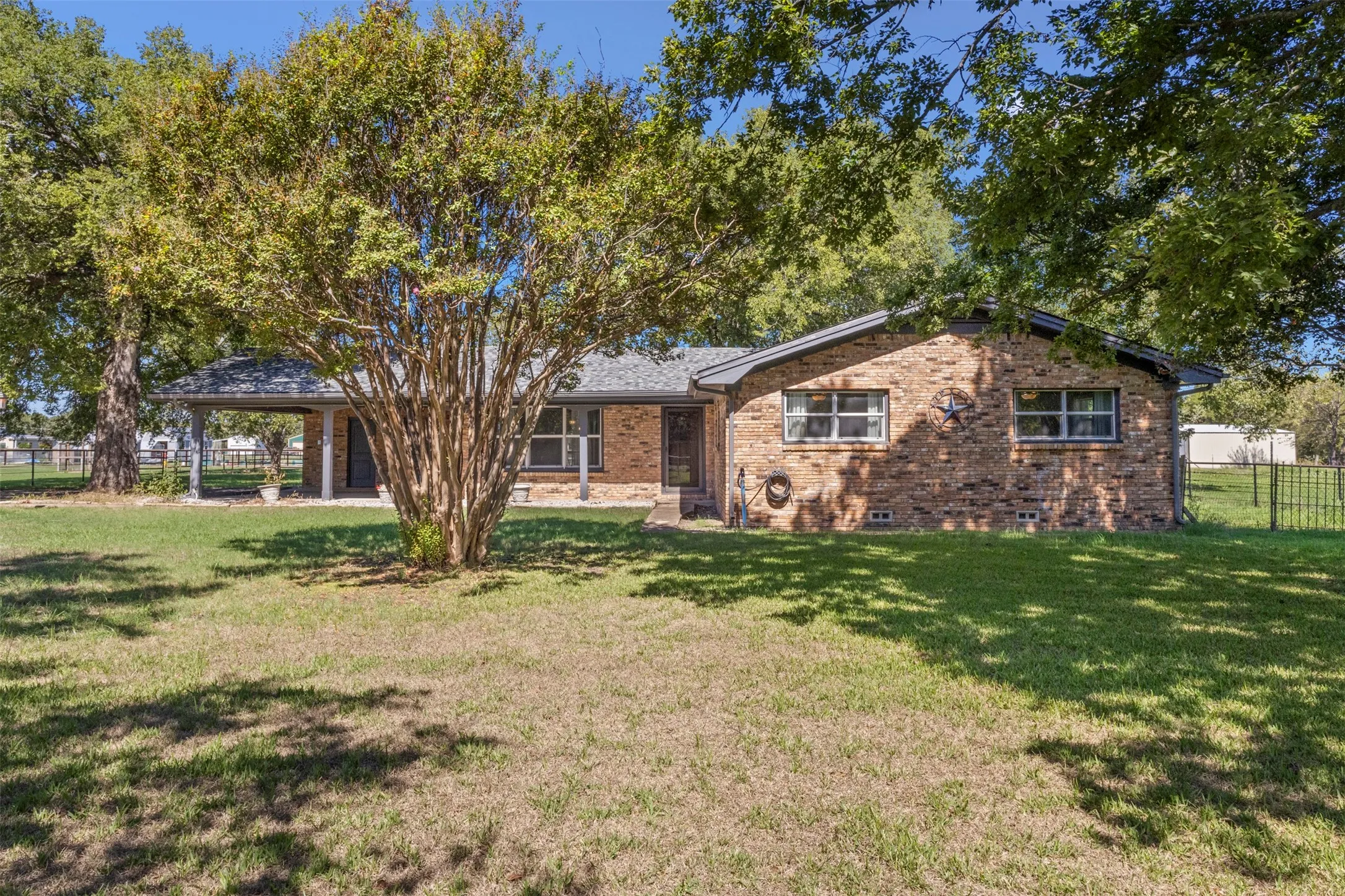 Single Family Residence For Sale in Grayson County , 9591 Dripping Springs Road, Denison, Texas 75021, 3 Bedroom, 2 Bathroom, Garage spaces, 1,424 Sqft, built in 1968, mls#21403588, Real Estate Agent in Denison, Homes For Sale in Grayson county, Homes For Sale in Denison, Realtor in Denison Texas, Real Estate Brokerage Independent Realty Texas, Luminita Cordes Realtor