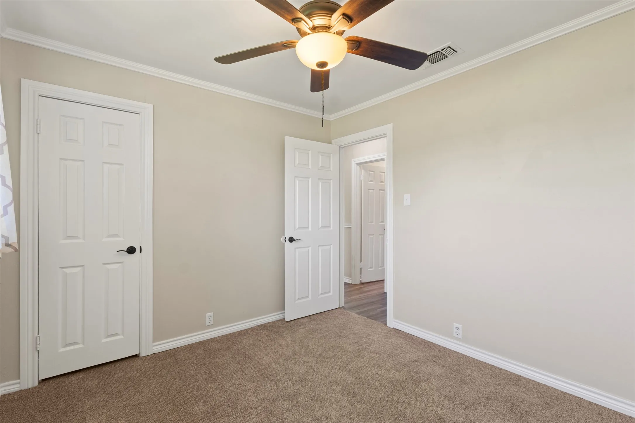 Single Family Residence For Sale in Grayson County , 9591 Dripping Springs Road, Denison, Texas 75021, 3 Bedroom, 2 Bathroom, Garage spaces, 1,424 Sqft, built in 1968, mls#21403588, Real Estate Agent in Denison, Homes For Sale in Grayson county, Homes For Sale in Denison, Realtor in Denison Texas, Real Estate Brokerage Independent Realty Texas, Luminita Cordes Realtor