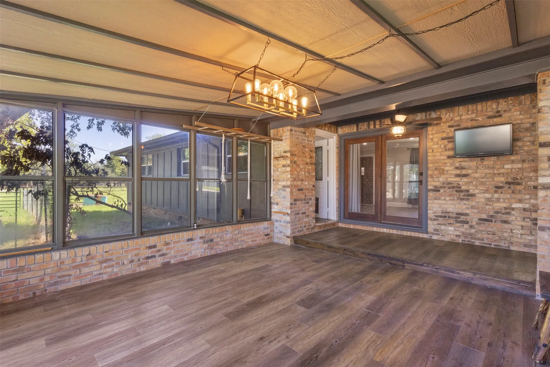 Single Family Residence For Sale in Grayson County , 9591 Dripping Springs Road, Denison, Texas 75021, 3 Bedroom, 2 Bathroom, Garage spaces, 1,424 Sqft, built in 1968, mls#21403588, Real Estate Agent in Denison, Homes For Sale in Grayson county, Homes For Sale in Denison, Realtor in Denison Texas, Real Estate Brokerage Independent Realty Texas, Luminita Cordes Realtor