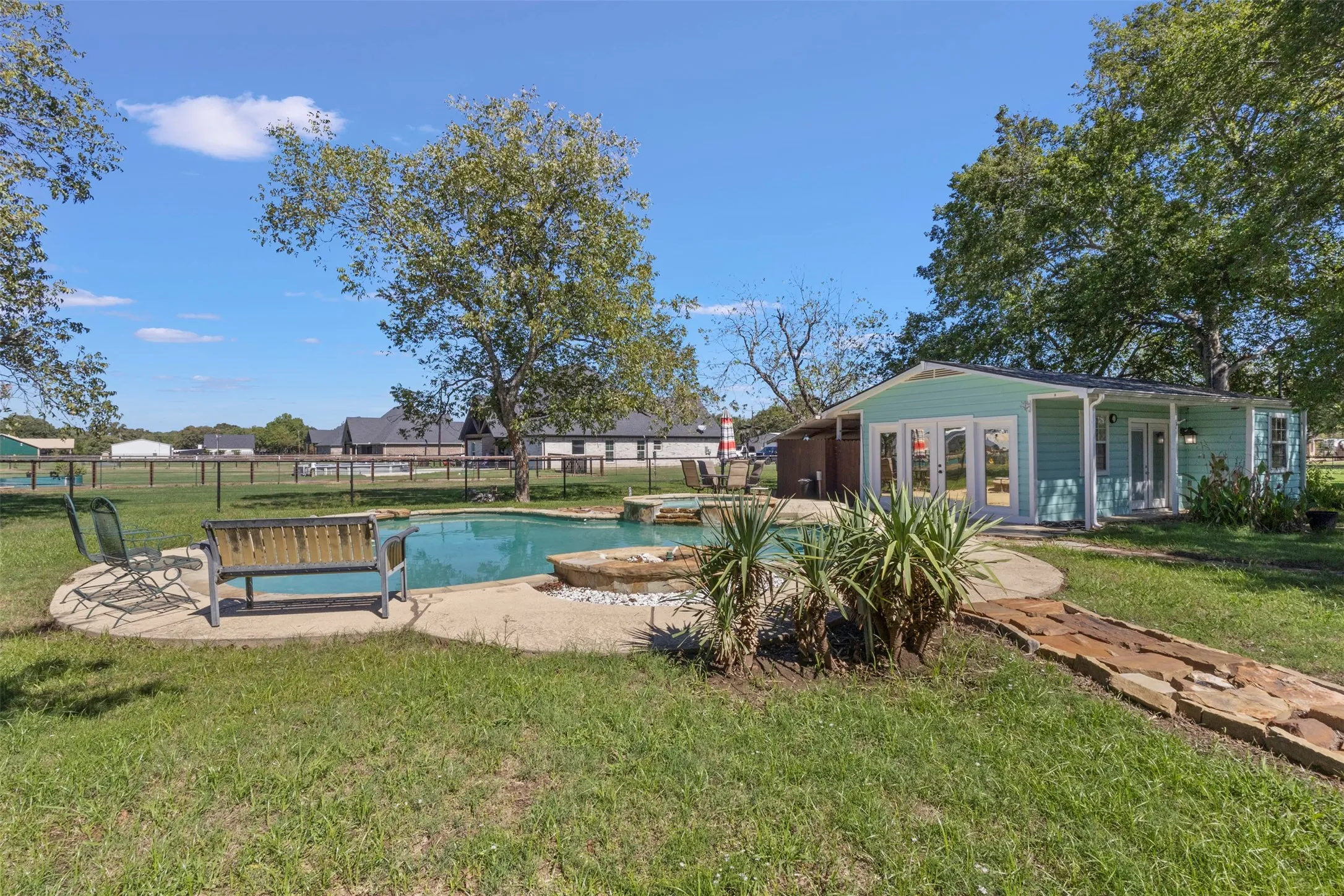 Single Family Residence For Sale in Grayson County , 9591 Dripping Springs Road, Denison, Texas 75021, 3 Bedroom, 2 Bathroom, Garage spaces, 1,424 Sqft, built in 1968, mls#21403588, Real Estate Agent in Denison, Homes For Sale in Grayson county, Homes For Sale in Denison, Realtor in Denison Texas, Real Estate Brokerage Independent Realty Texas, Luminita Cordes Realtor