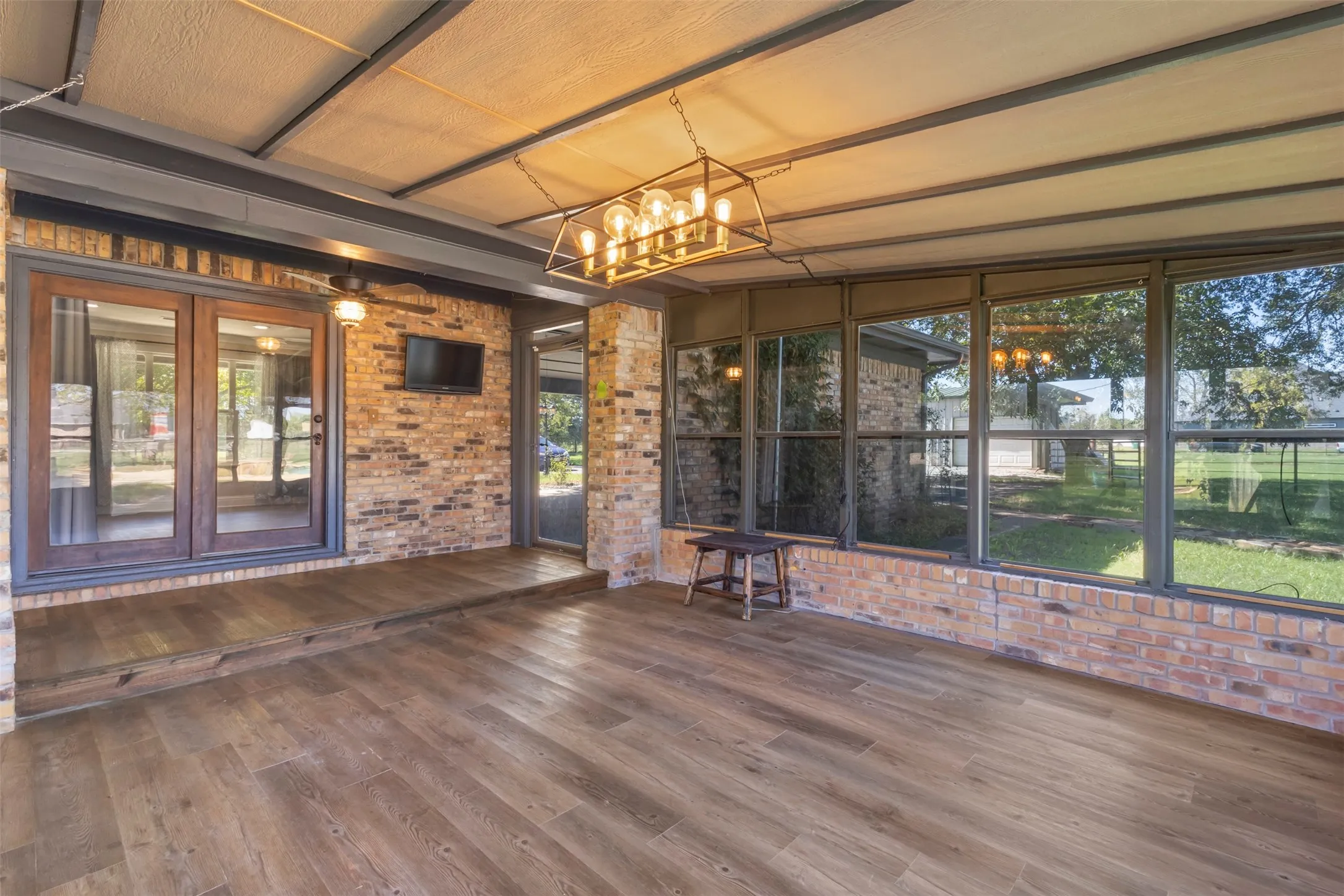 Single Family Residence For Sale in Grayson County , 9591 Dripping Springs Road, Denison, Texas 75021, 3 Bedroom, 2 Bathroom, Garage spaces, 1,424 Sqft, built in 1968, mls#21403588, Real Estate Agent in Denison, Homes For Sale in Grayson county, Homes For Sale in Denison, Realtor in Denison Texas, Real Estate Brokerage Independent Realty Texas, Luminita Cordes Realtor