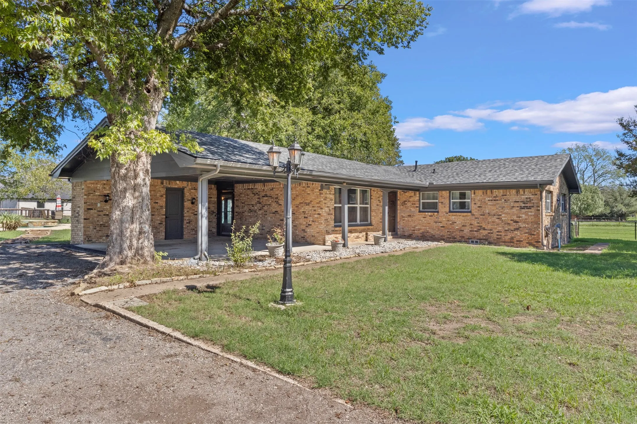 Single Family Residence For Sale in Grayson County , 9591 Dripping Springs Road, Denison, Texas 75021, 3 Bedroom, 2 Bathroom, Garage spaces, 1,424 Sqft, built in 1968, mls#21403588, Real Estate Agent in Denison, Homes For Sale in Grayson county, Homes For Sale in Denison, Realtor in Denison Texas, Real Estate Brokerage Independent Realty Texas, Luminita Cordes Realtor