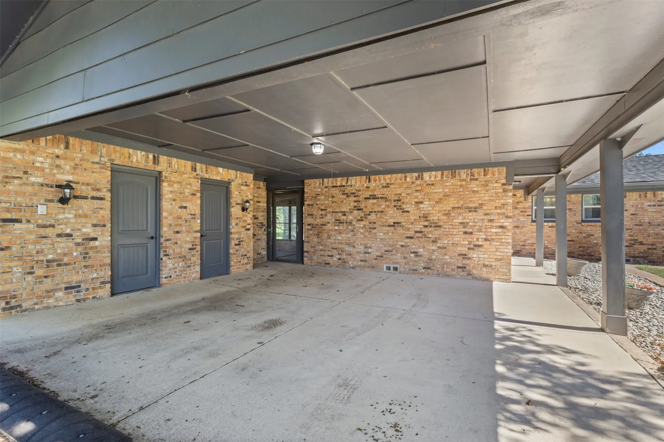 Single Family Residence For Sale in Grayson County , 9591 Dripping Springs Road, Denison, Texas 75021, 3 Bedroom, 2 Bathroom, Garage spaces, 1,424 Sqft, built in 1968, mls#21403588, Real Estate Agent in Denison, Homes For Sale in Grayson county, Homes For Sale in Denison, Realtor in Denison Texas, Real Estate Brokerage Independent Realty Texas, Luminita Cordes Realtor