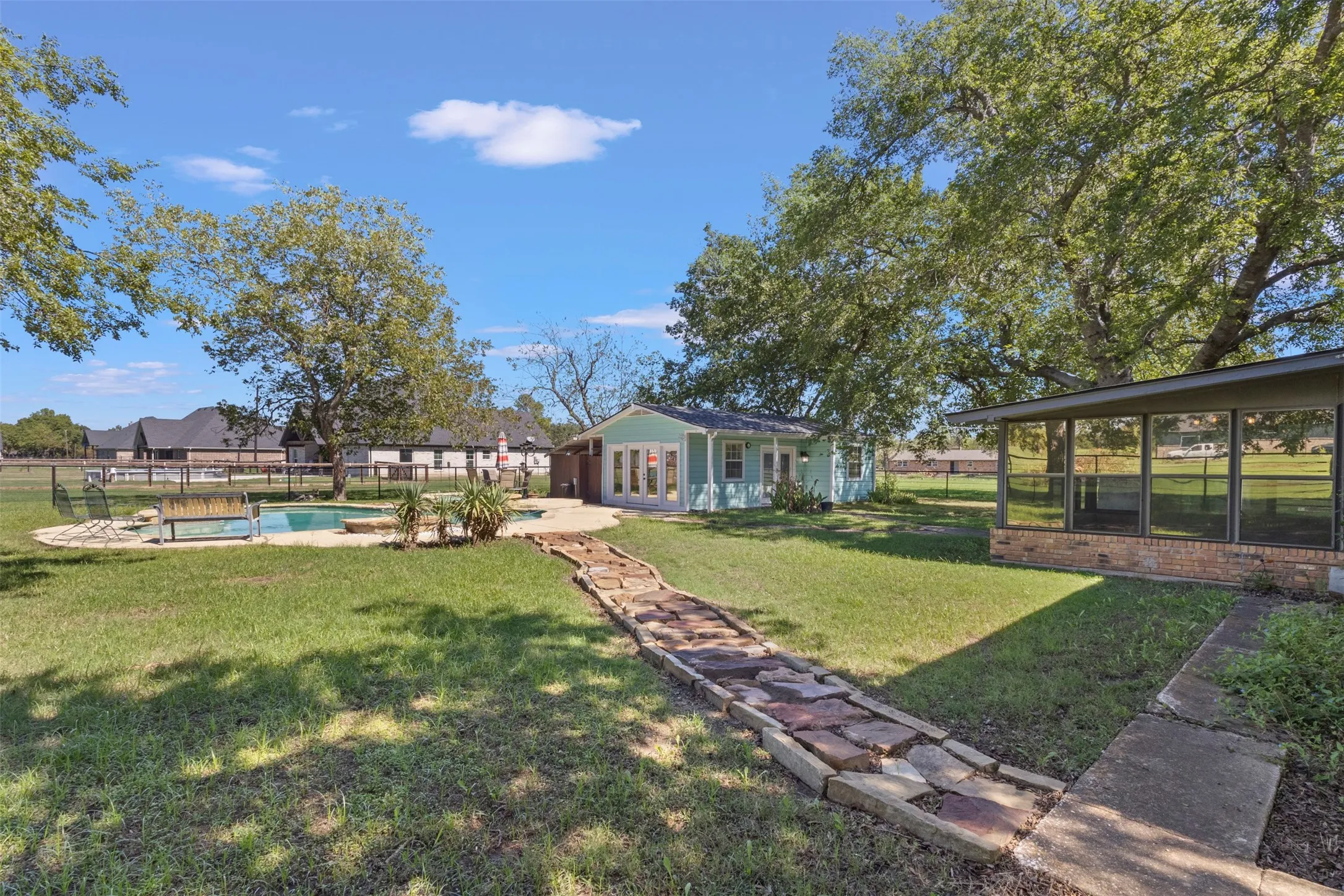 Single Family Residence For Sale in Grayson County , 9591 Dripping Springs Road, Denison, Texas 75021, 3 Bedroom, 2 Bathroom, Garage spaces, 1,424 Sqft, built in 1968, mls#21403588, Real Estate Agent in Denison, Homes For Sale in Grayson county, Homes For Sale in Denison, Realtor in Denison Texas, Real Estate Brokerage Independent Realty Texas, Luminita Cordes Realtor