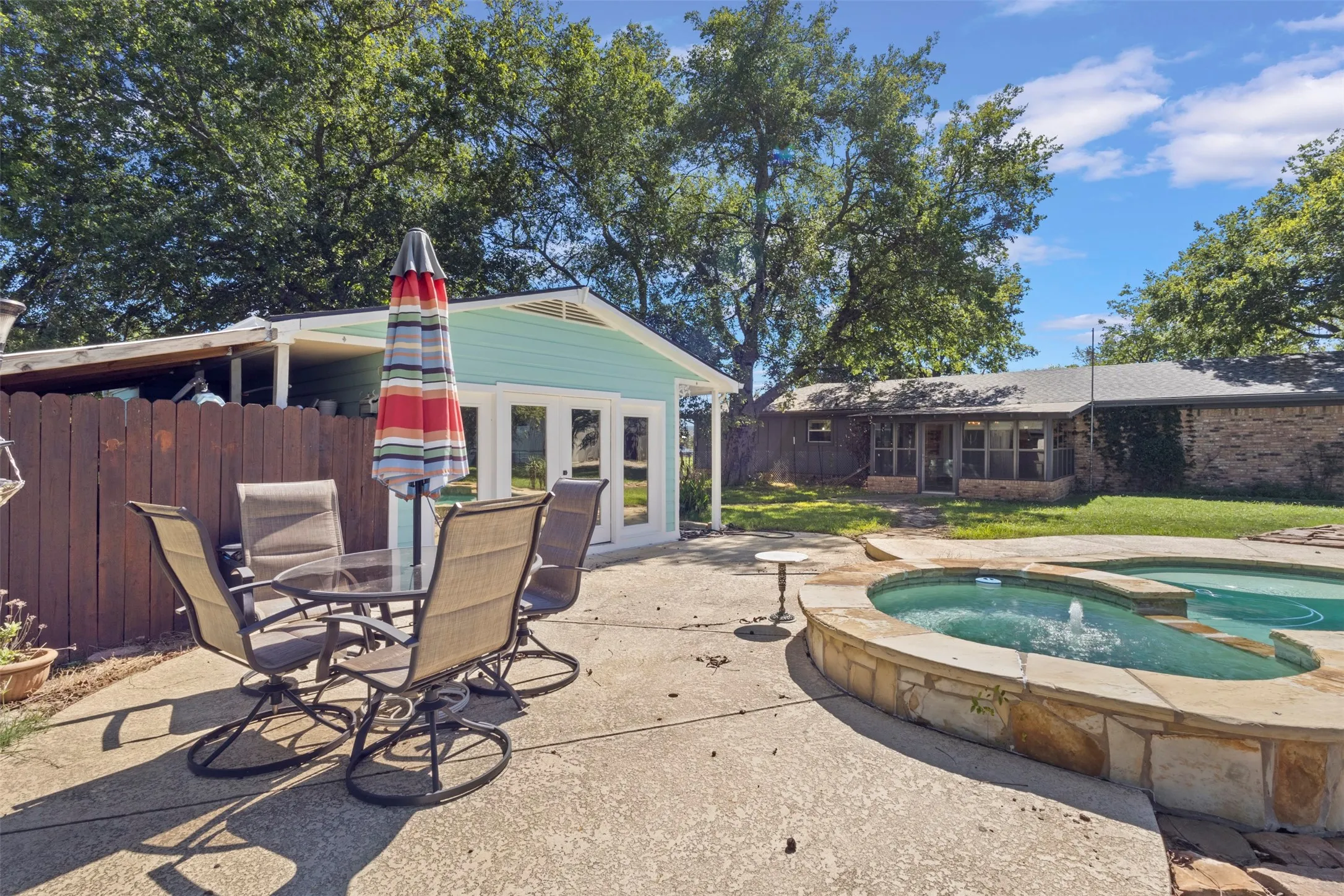 Single Family Residence For Sale in Grayson County , 9591 Dripping Springs Road, Denison, Texas 75021, 3 Bedroom, 2 Bathroom, Garage spaces, 1,424 Sqft, built in 1968, mls#21403588, Real Estate Agent in Denison, Homes For Sale in Grayson county, Homes For Sale in Denison, Realtor in Denison Texas, Real Estate Brokerage Independent Realty Texas, Luminita Cordes Realtor