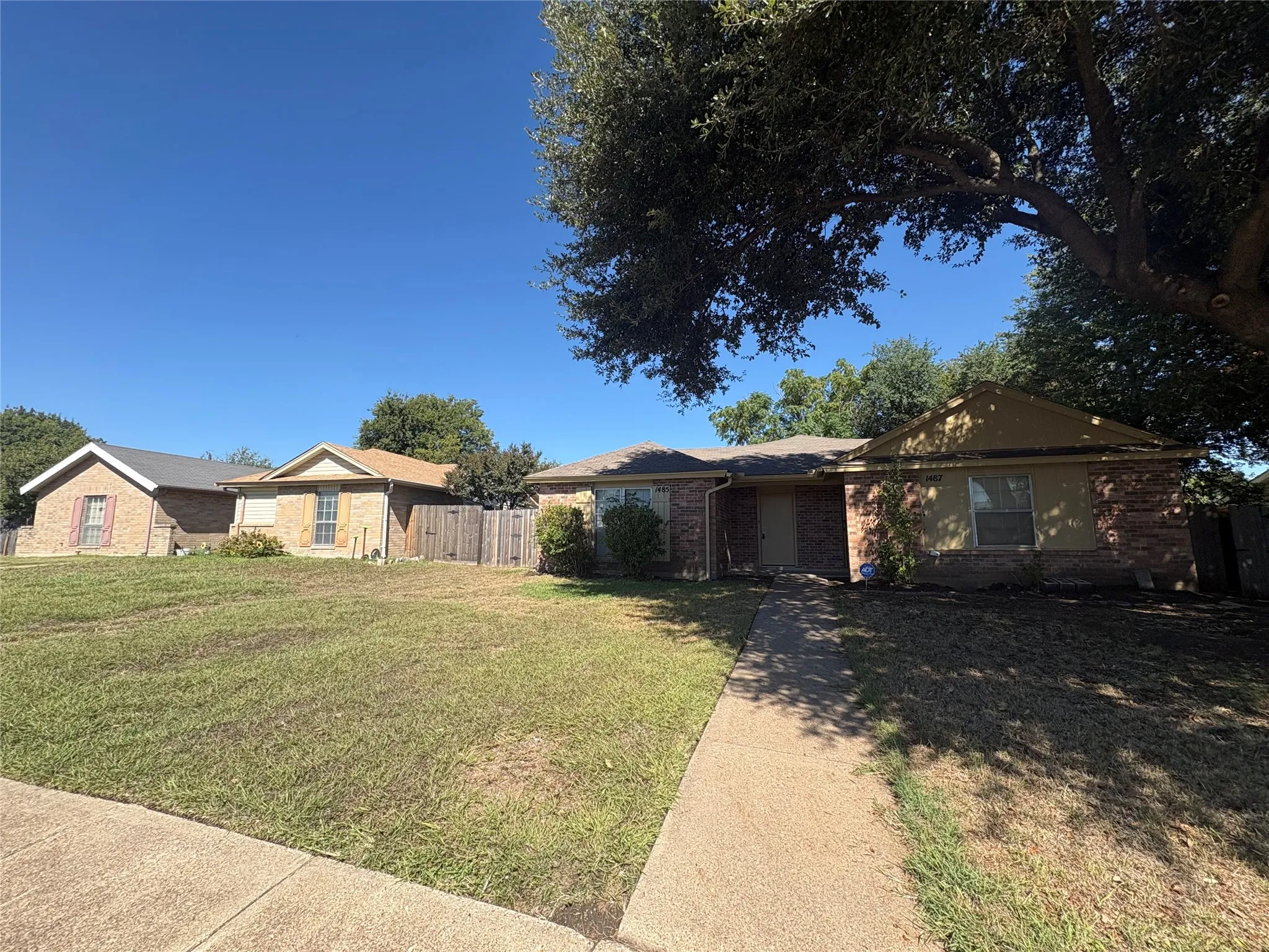 Single Family Residence For Sale in Dallas County , 1485 Brook Meadow Circle, Lancaster, Texas 75134, 2 Bedroom, 1 Bathroom, Garage spaces, 1,029 Sqft, built in 1982, mls#21403785, Real Estate Agent in Lancaster, Homes For Sale in Dallas county, Homes For Sale in Lancaster, Realtor in Lancaster Texas, Real Estate Brokerage Independent Realty Texas, Luminita Cordes Realtor