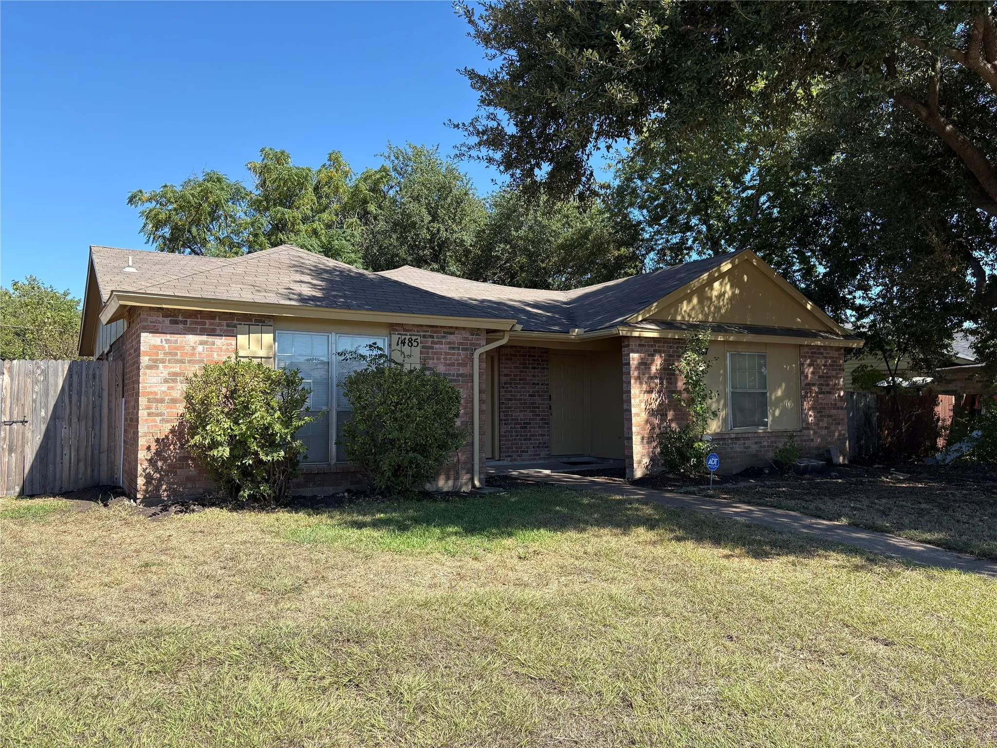 Single Family Residence For Sale in Dallas County , 1485 Brook Meadow Circle, Lancaster, Texas 75134, 2 Bedroom, 1 Bathroom, Garage spaces, 1,029 Sqft, built in 1982, mls#21403785, Real Estate Agent in Lancaster, Homes For Sale in Dallas county, Homes For Sale in Lancaster, Realtor in Lancaster Texas, Real Estate Brokerage Independent Realty Texas, Luminita Cordes Realtor