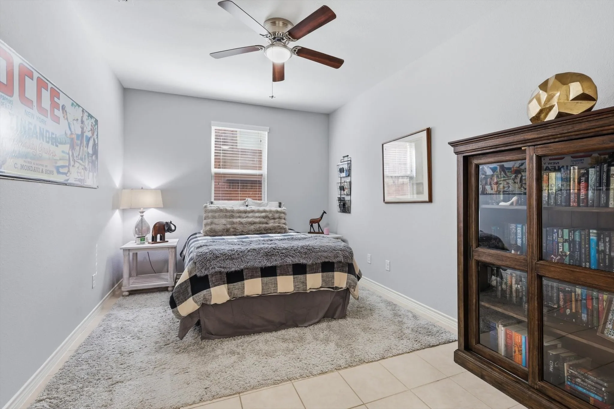 Large room on the left as you enter  that is currenly set up as a 2nd bed down & 5th bed in the home.