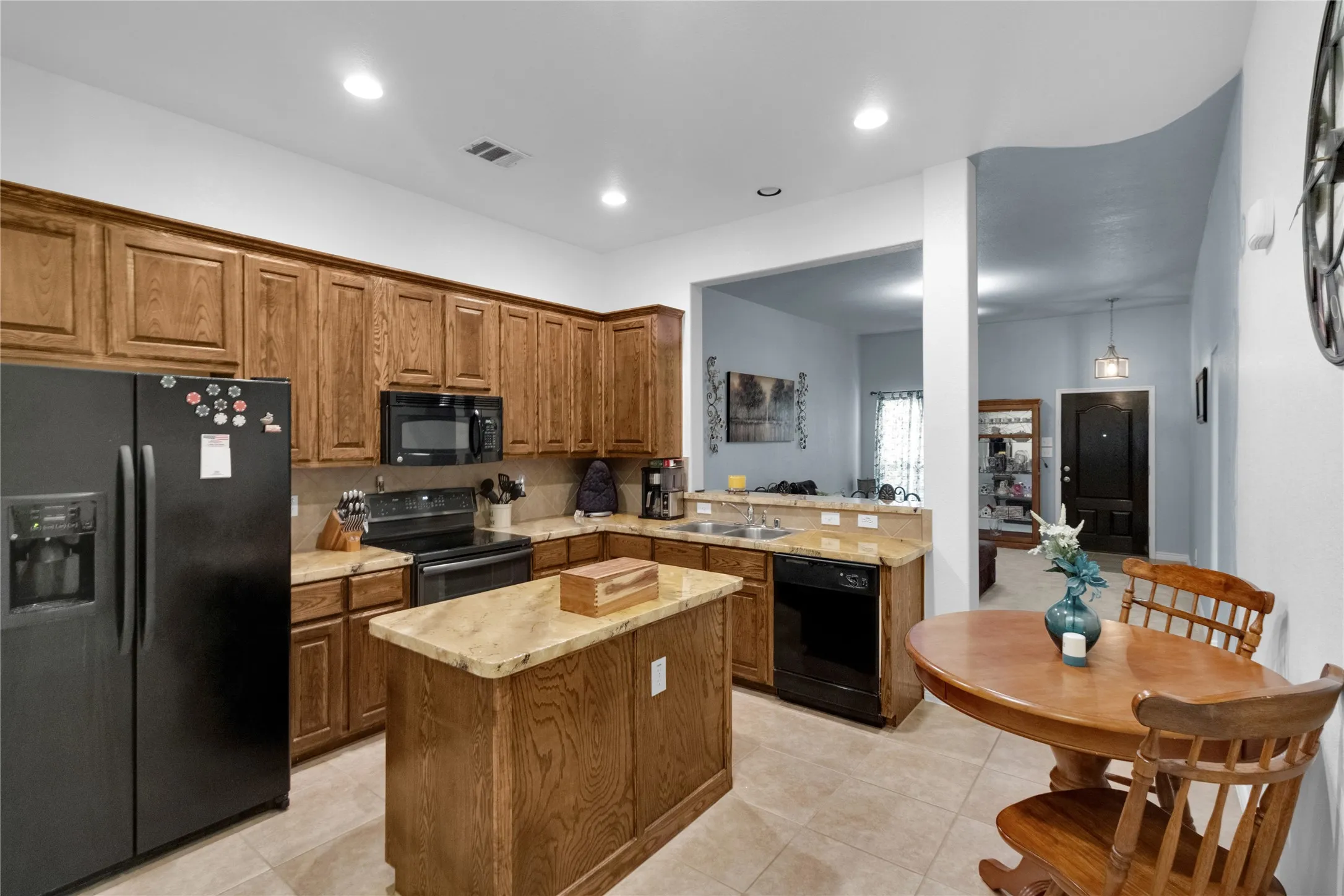 Single Family Residence For Sale in Collin County , 2127 Colby Lane, Wylie, Texas 75098, 3 Bedroom, 2 Bathroom, 1 Garage spaces, 1,325 Sqft, built in 2009, mls#21400497, Real Estate Agent in Wylie, Homes For Sale in Collin county, Homes For Sale in Wylie, Realtor in Wylie Texas, Real Estate Brokerage Independent Realty Texas, Luminita Cordes Realtor