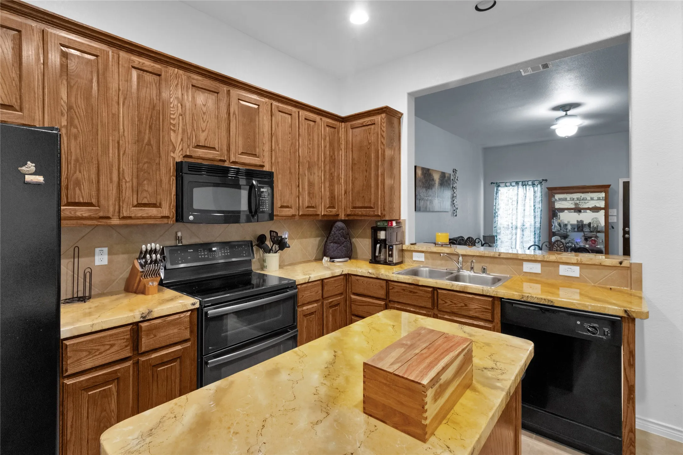 Single Family Residence For Sale in Collin County , 2127 Colby Lane, Wylie, Texas 75098, 3 Bedroom, 2 Bathroom, 1 Garage spaces, 1,325 Sqft, built in 2009, mls#21400497, Real Estate Agent in Wylie, Homes For Sale in Collin county, Homes For Sale in Wylie, Realtor in Wylie Texas, Real Estate Brokerage Independent Realty Texas, Luminita Cordes Realtor