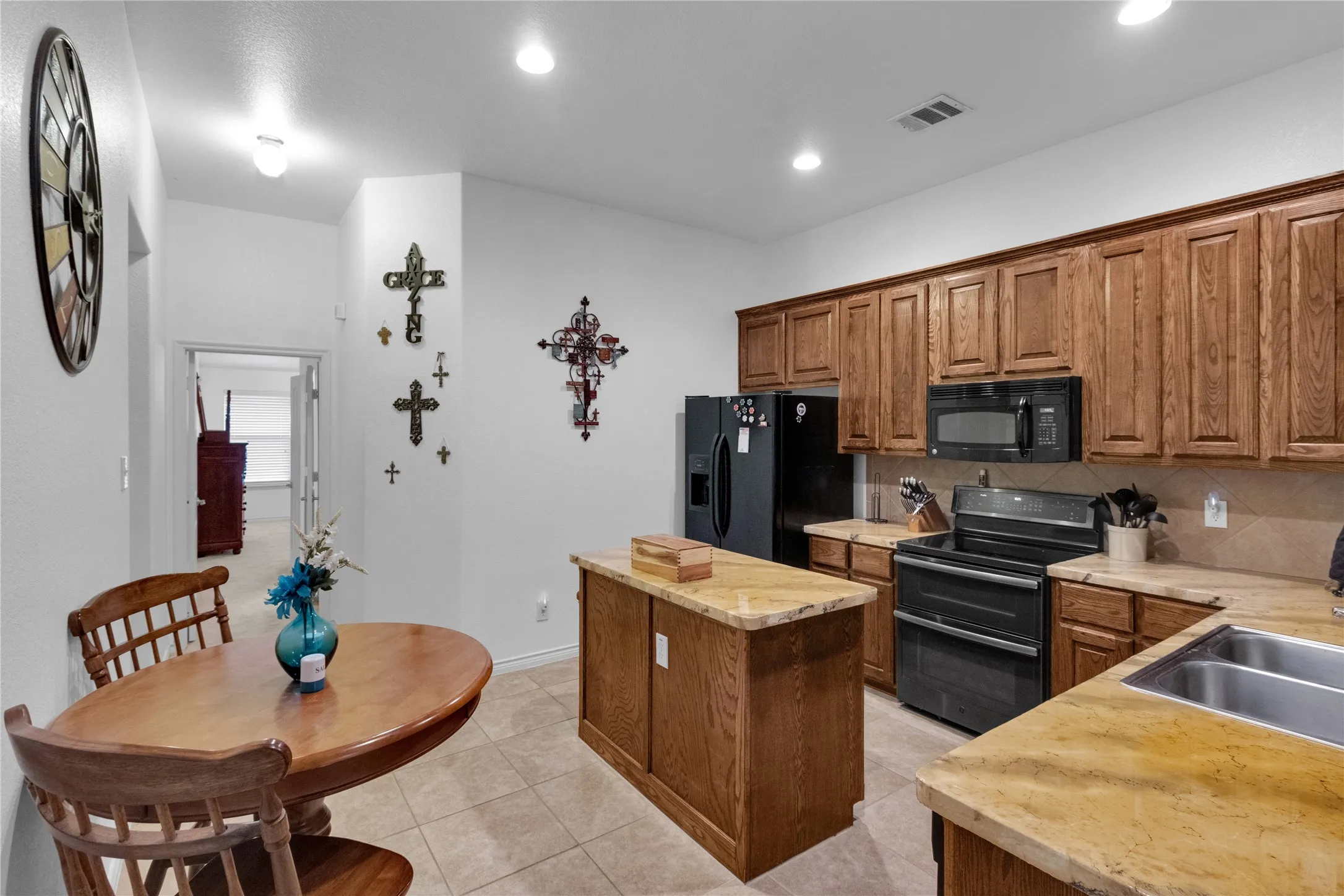 Single Family Residence For Sale in Collin County , 2127 Colby Lane, Wylie, Texas 75098, 3 Bedroom, 2 Bathroom, 1 Garage spaces, 1,325 Sqft, built in 2009, mls#21400497, Real Estate Agent in Wylie, Homes For Sale in Collin county, Homes For Sale in Wylie, Realtor in Wylie Texas, Real Estate Brokerage Independent Realty Texas, Luminita Cordes Realtor