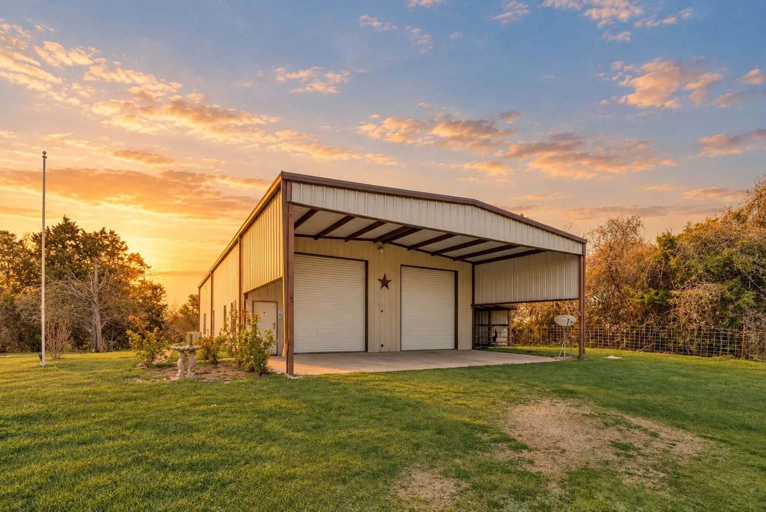 Single Family Residence For Sale in Kaufman County , 9913 Fm 740, Mesquite, Texas 75126, 2 Bedroom, 2 Bathroom, 4 Garage spaces, 3,000 Sqft, built in 1997, mls#21403778, Real Estate Agent in Mesquite, Homes For Sale in Kaufman county, Homes For Sale in Mesquite, Realtor in Mesquite Texas, Real Estate Brokerage Independent Realty Texas, Luminita Cordes Realtor