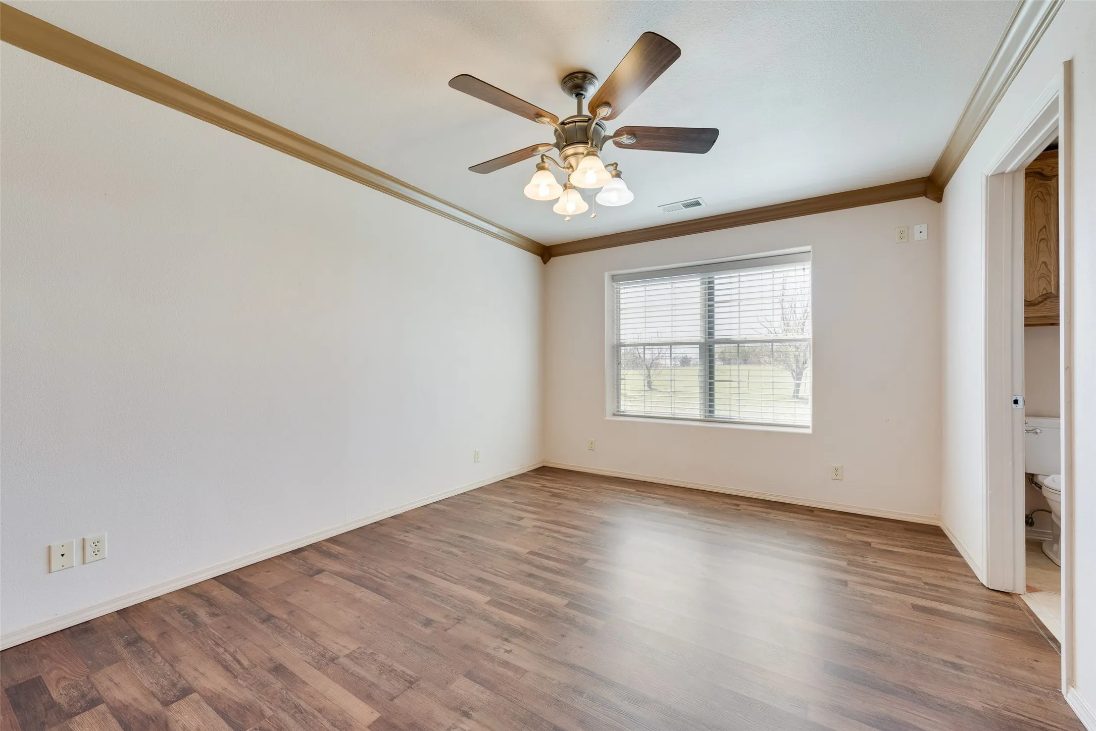 Single Family Residence For Sale in Kaufman County , 9913 Fm 740, Mesquite, Texas 75126, 2 Bedroom, 2 Bathroom, 4 Garage spaces, 3,000 Sqft, built in 1997, mls#21403778, Real Estate Agent in Mesquite, Homes For Sale in Kaufman county, Homes For Sale in Mesquite, Realtor in Mesquite Texas, Real Estate Brokerage Independent Realty Texas, Luminita Cordes Realtor