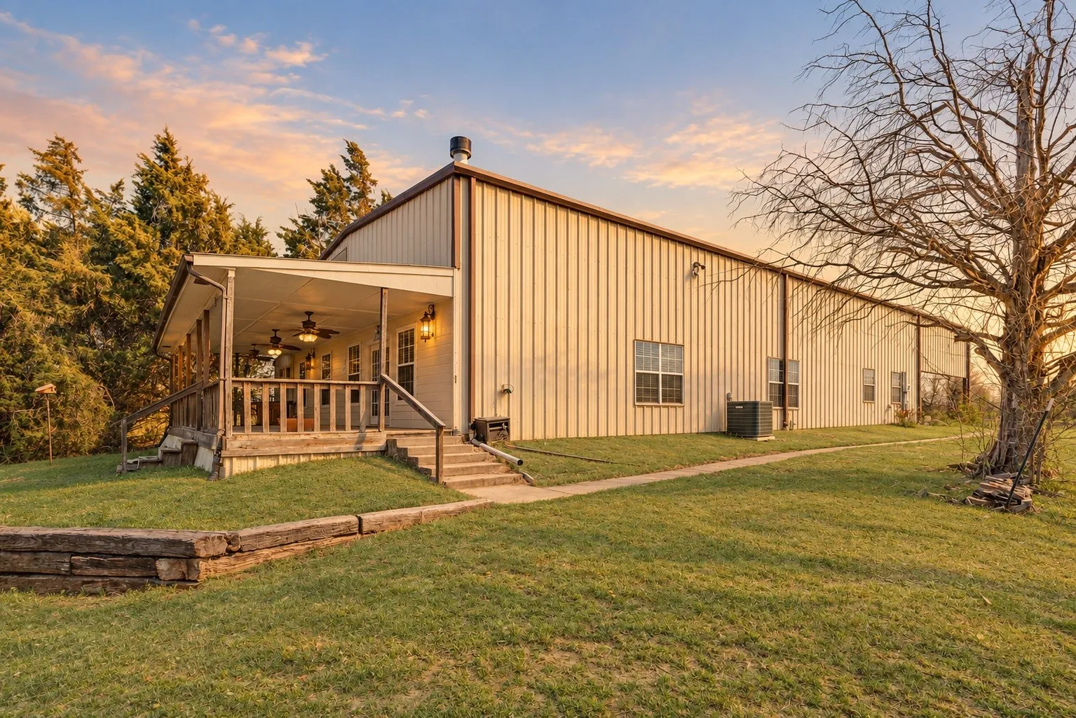Single Family Residence For Sale in Kaufman County , 9913 Fm 740, Mesquite, Texas 75126, 2 Bedroom, 2 Bathroom, 4 Garage spaces, 3,000 Sqft, built in 1997, mls#21403778, Real Estate Agent in Mesquite, Homes For Sale in Kaufman county, Homes For Sale in Mesquite, Realtor in Mesquite Texas, Real Estate Brokerage Independent Realty Texas, Luminita Cordes Realtor