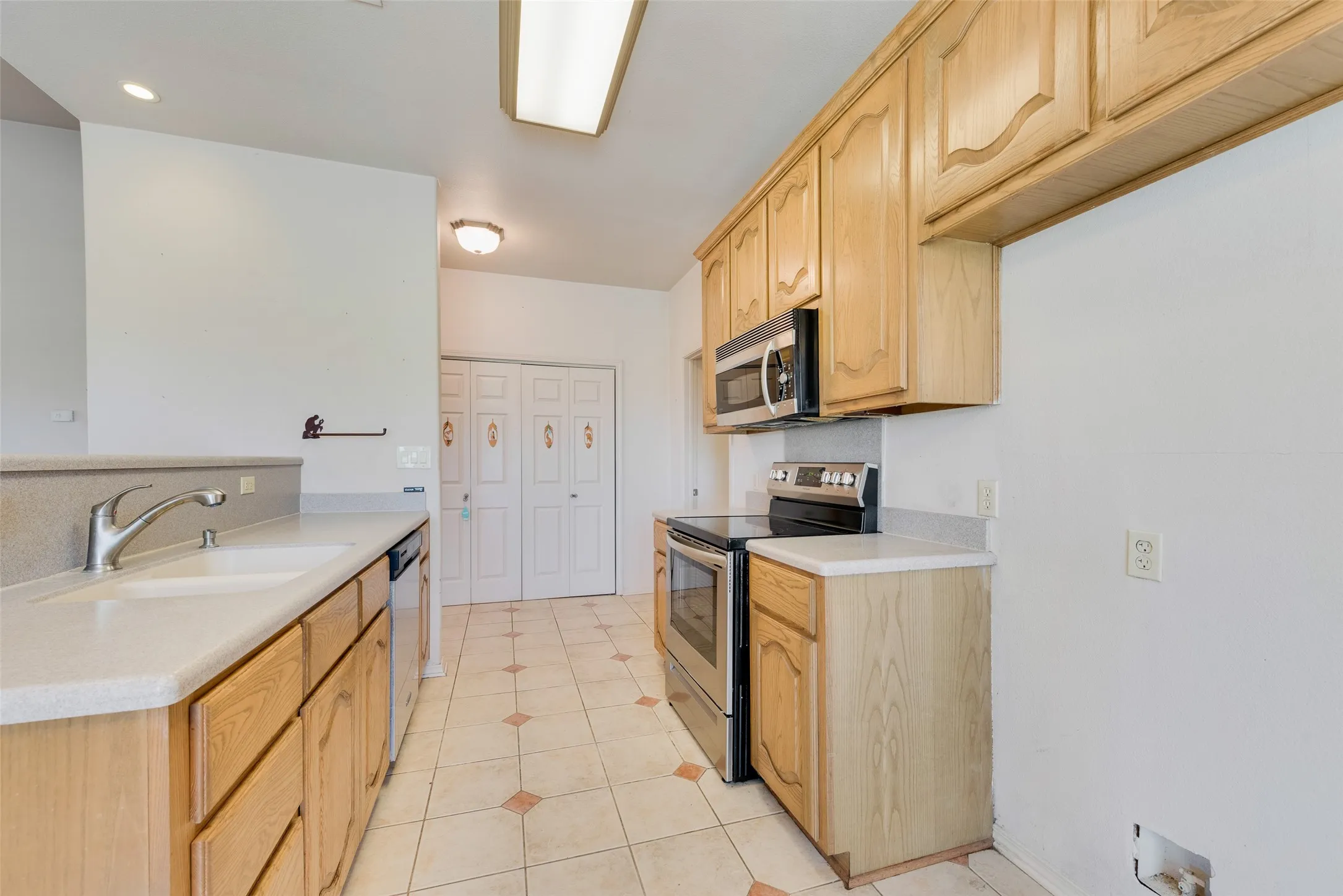 Single Family Residence For Sale in Kaufman County , 9913 Fm 740, Mesquite, Texas 75126, 2 Bedroom, 2 Bathroom, 4 Garage spaces, 3,000 Sqft, built in 1997, mls#21403778, Real Estate Agent in Mesquite, Homes For Sale in Kaufman county, Homes For Sale in Mesquite, Realtor in Mesquite Texas, Real Estate Brokerage Independent Realty Texas, Luminita Cordes Realtor