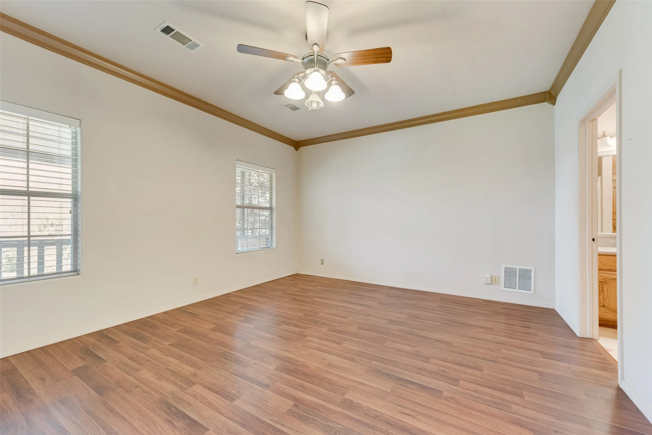 Single Family Residence For Sale in Kaufman County , 9913 Fm 740, Mesquite, Texas 75126, 2 Bedroom, 2 Bathroom, 4 Garage spaces, 3,000 Sqft, built in 1997, mls#21403778, Real Estate Agent in Mesquite, Homes For Sale in Kaufman county, Homes For Sale in Mesquite, Realtor in Mesquite Texas, Real Estate Brokerage Independent Realty Texas, Luminita Cordes Realtor