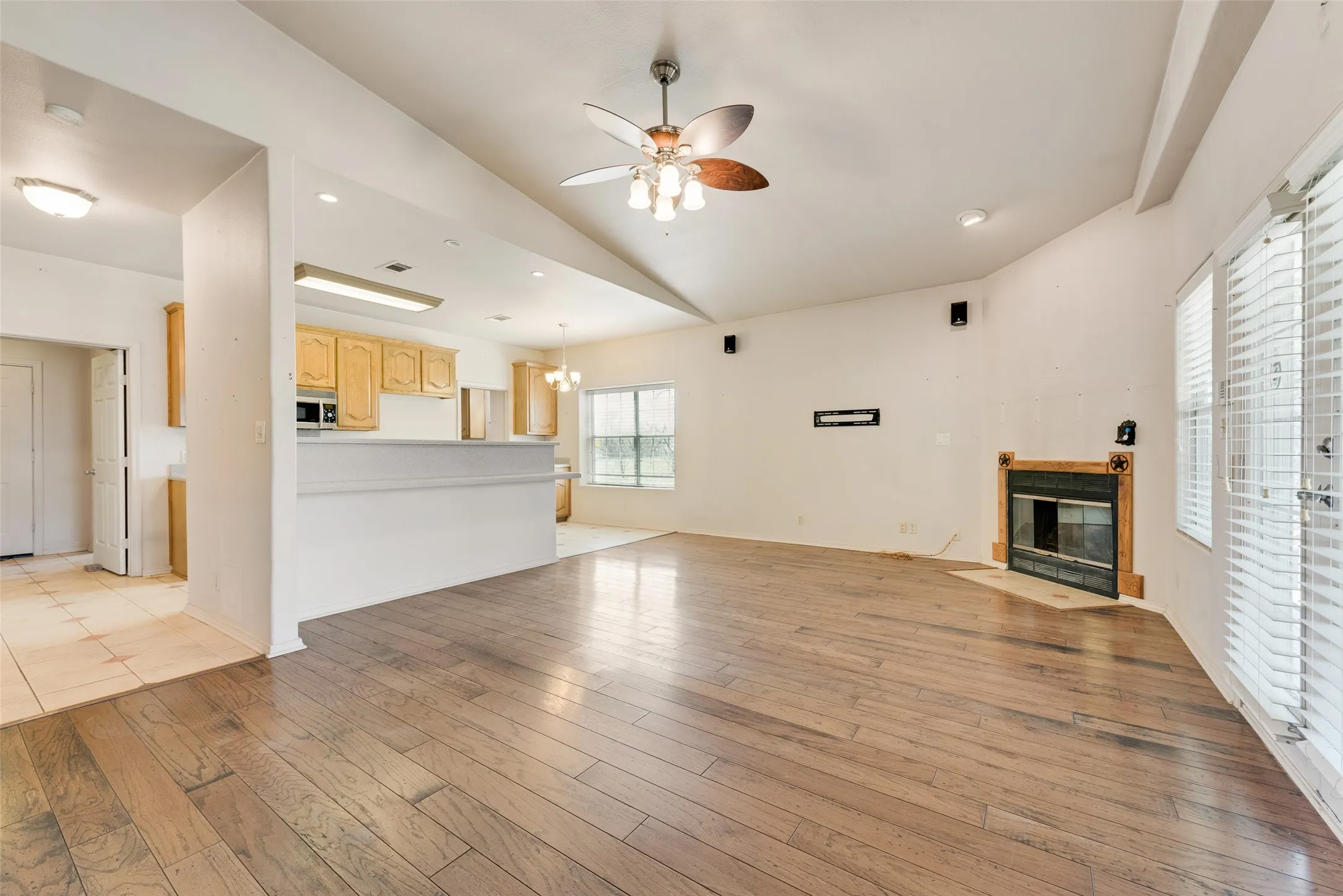 Single Family Residence For Sale in Kaufman County , 9913 Fm 740, Mesquite, Texas 75126, 2 Bedroom, 2 Bathroom, 4 Garage spaces, 3,000 Sqft, built in 1997, mls#21403778, Real Estate Agent in Mesquite, Homes For Sale in Kaufman county, Homes For Sale in Mesquite, Realtor in Mesquite Texas, Real Estate Brokerage Independent Realty Texas, Luminita Cordes Realtor