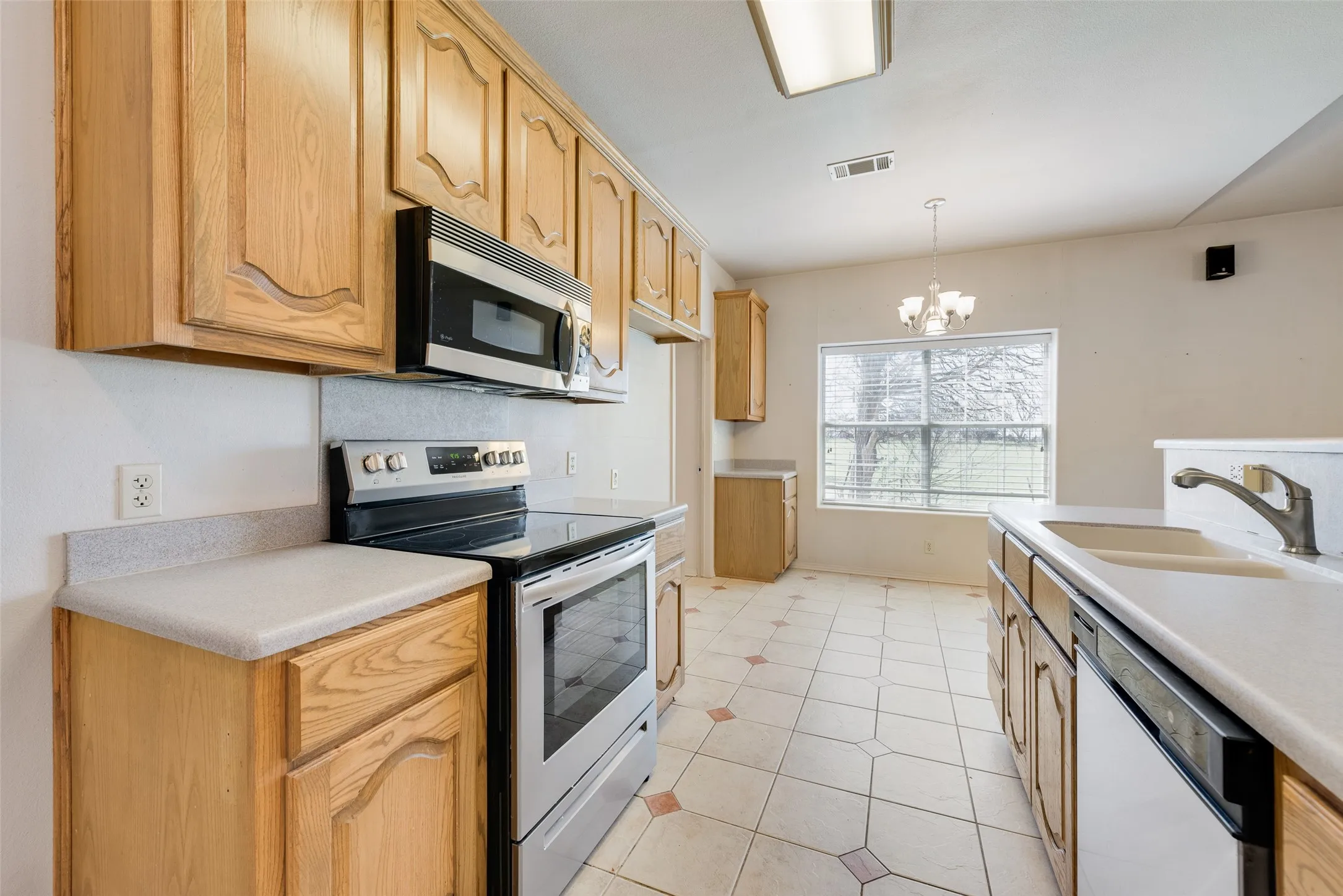 Single Family Residence For Sale in Kaufman County , 9913 Fm 740, Mesquite, Texas 75126, 2 Bedroom, 2 Bathroom, 4 Garage spaces, 3,000 Sqft, built in 1997, mls#21403778, Real Estate Agent in Mesquite, Homes For Sale in Kaufman county, Homes For Sale in Mesquite, Realtor in Mesquite Texas, Real Estate Brokerage Independent Realty Texas, Luminita Cordes Realtor
