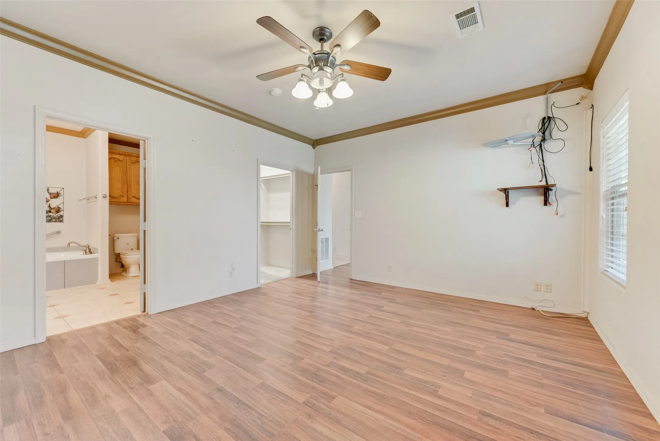 Single Family Residence For Sale in Kaufman County , 9913 Fm 740, Mesquite, Texas 75126, 2 Bedroom, 2 Bathroom, 4 Garage spaces, 3,000 Sqft, built in 1997, mls#21403778, Real Estate Agent in Mesquite, Homes For Sale in Kaufman county, Homes For Sale in Mesquite, Realtor in Mesquite Texas, Real Estate Brokerage Independent Realty Texas, Luminita Cordes Realtor