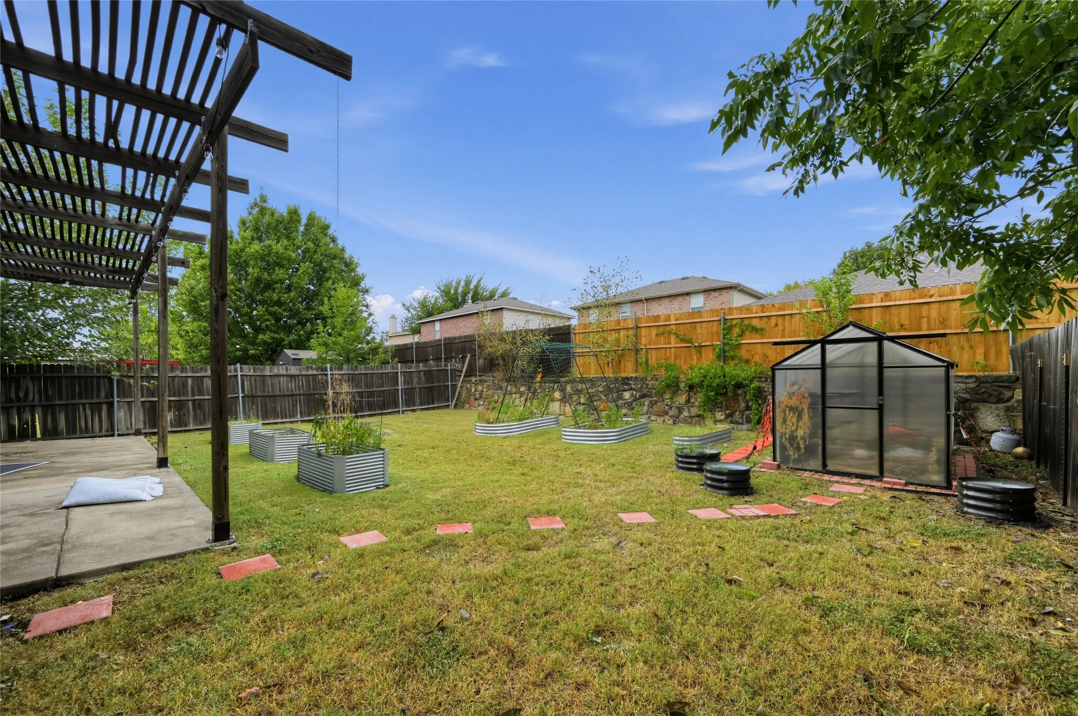 Single Family Residence For Sale in Denton County , 1857 Lariat Drive, Fort Worth, Texas 76247, 5 Bedroom, 3 Bathroom, 2 Garage spaces, 3,448 Sqft, built in 2003, mls#21403646, Real Estate Agent in Fort Worth, Homes For Sale in Denton county, Homes For Sale in Fort Worth, Realtor in Fort Worth Texas, Real Estate Brokerage Independent Realty Texas, Luminita Cordes Realtor