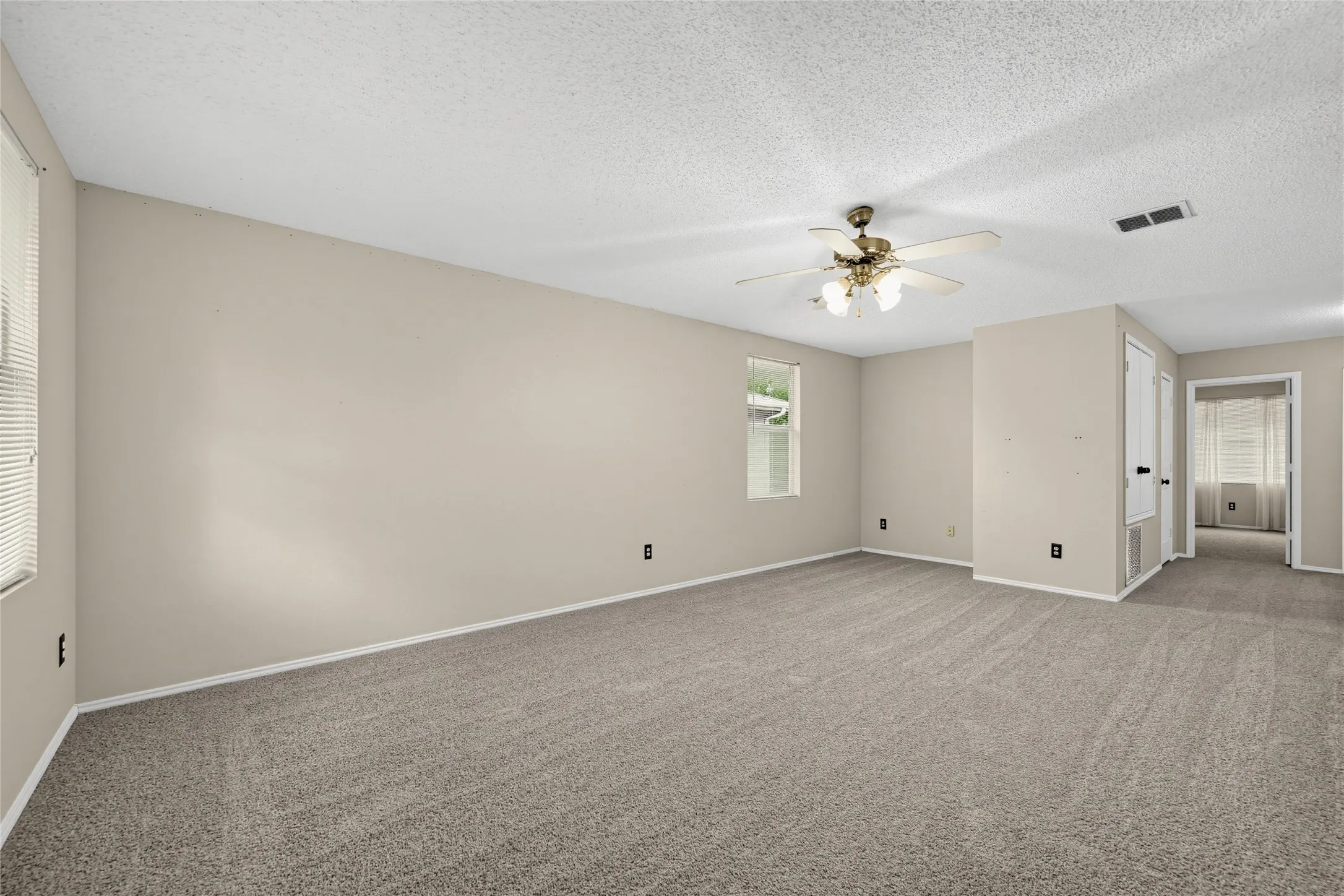 Single Family Residence For Sale in Denton County , 1857 Lariat Drive, Fort Worth, Texas 76247, 5 Bedroom, 3 Bathroom, 2 Garage spaces, 3,448 Sqft, built in 2003, mls#21403646, Real Estate Agent in Fort Worth, Homes For Sale in Denton county, Homes For Sale in Fort Worth, Realtor in Fort Worth Texas, Real Estate Brokerage Independent Realty Texas, Luminita Cordes Realtor