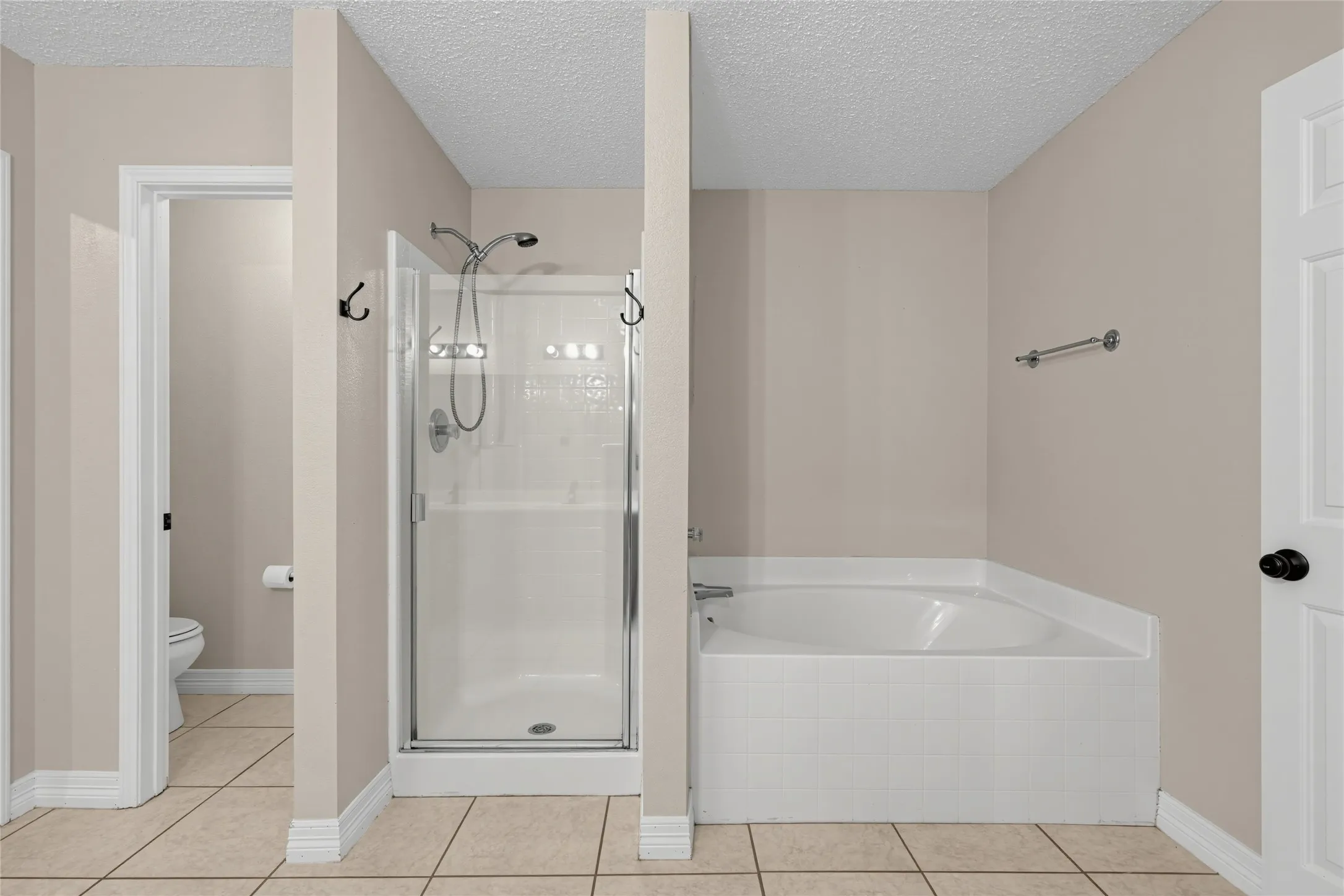 Single Family Residence For Sale in Denton County , 1857 Lariat Drive, Fort Worth, Texas 76247, 5 Bedroom, 3 Bathroom, 2 Garage spaces, 3,448 Sqft, built in 2003, mls#21403646, Real Estate Agent in Fort Worth, Homes For Sale in Denton county, Homes For Sale in Fort Worth, Realtor in Fort Worth Texas, Real Estate Brokerage Independent Realty Texas, Luminita Cordes Realtor