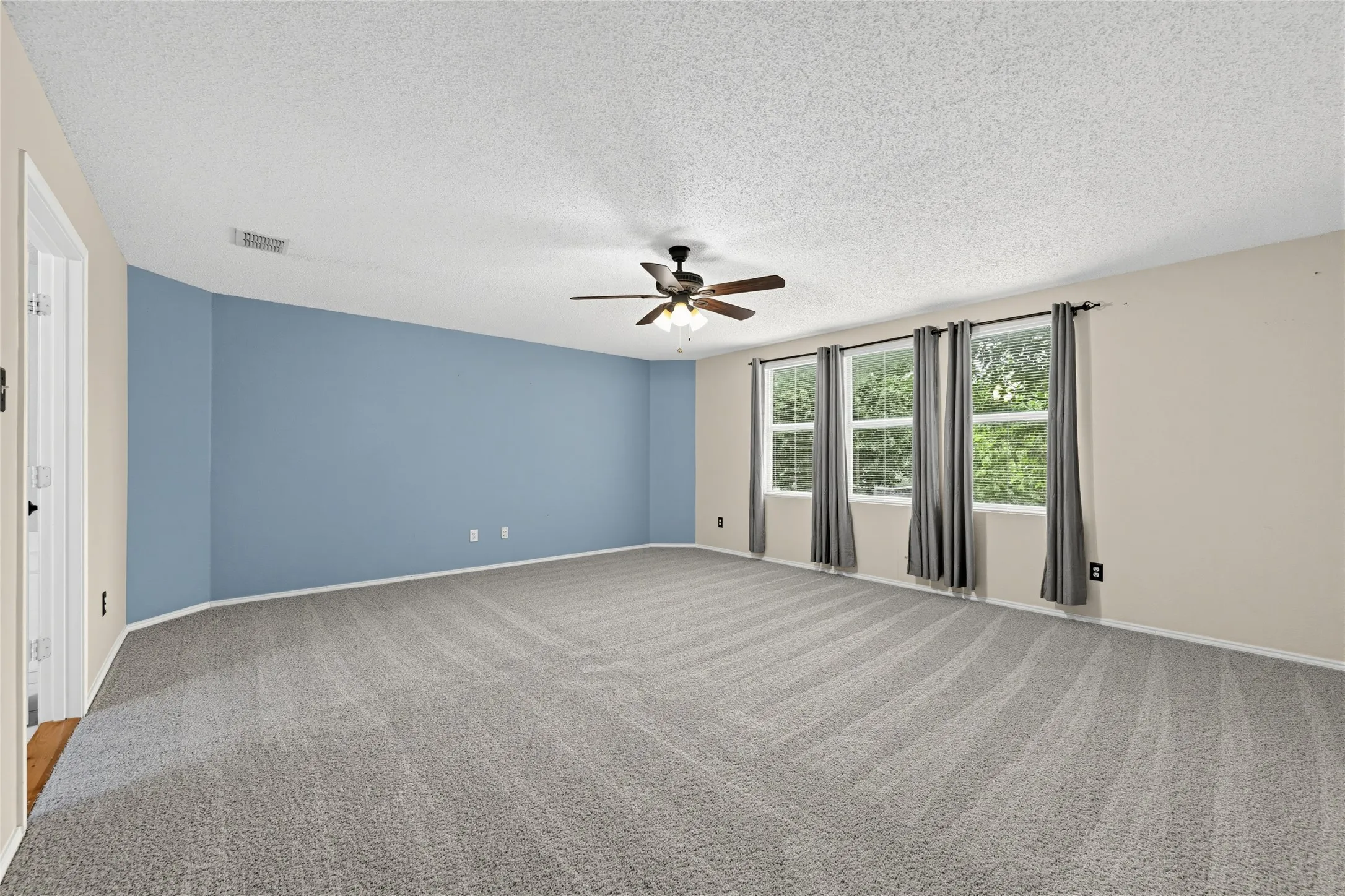 Single Family Residence For Sale in Denton County , 1857 Lariat Drive, Fort Worth, Texas 76247, 5 Bedroom, 3 Bathroom, 2 Garage spaces, 3,448 Sqft, built in 2003, mls#21403646, Real Estate Agent in Fort Worth, Homes For Sale in Denton county, Homes For Sale in Fort Worth, Realtor in Fort Worth Texas, Real Estate Brokerage Independent Realty Texas, Luminita Cordes Realtor