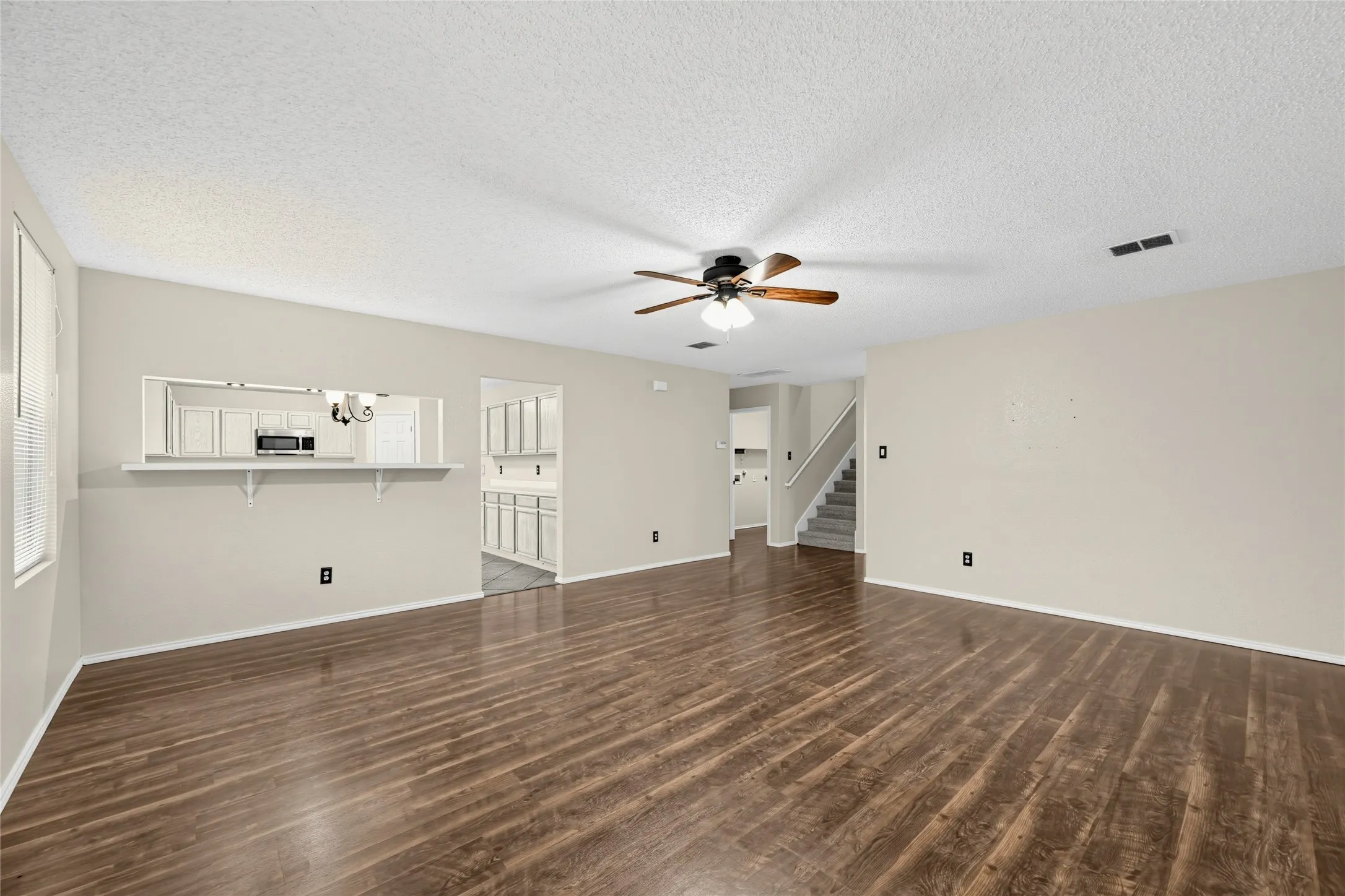 Single Family Residence For Sale in Denton County , 1857 Lariat Drive, Fort Worth, Texas 76247, 5 Bedroom, 3 Bathroom, 2 Garage spaces, 3,448 Sqft, built in 2003, mls#21403646, Real Estate Agent in Fort Worth, Homes For Sale in Denton county, Homes For Sale in Fort Worth, Realtor in Fort Worth Texas, Real Estate Brokerage Independent Realty Texas, Luminita Cordes Realtor